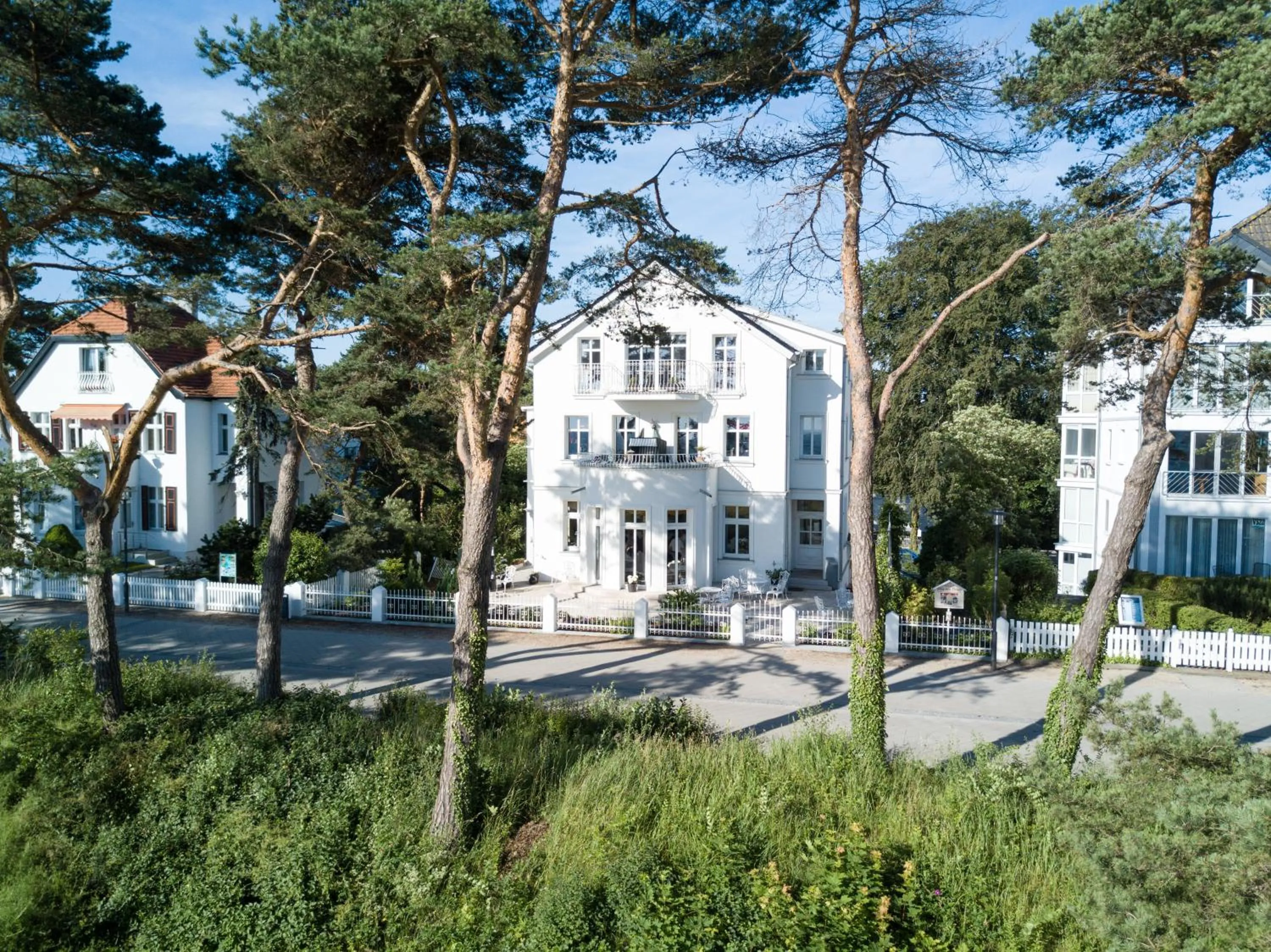 Facade/entrance in Villa Desny