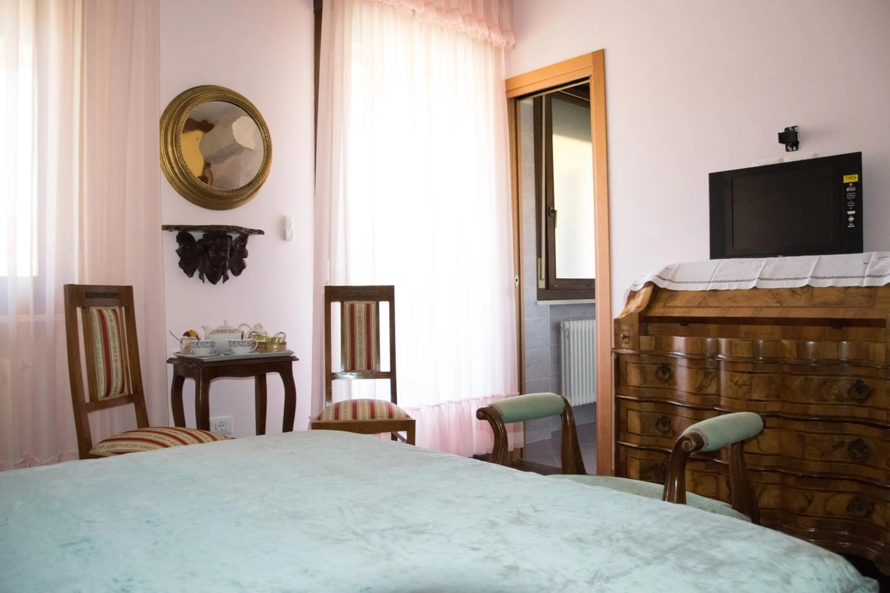 Bathroom, Bed in B&B Il Glicine Fiorito