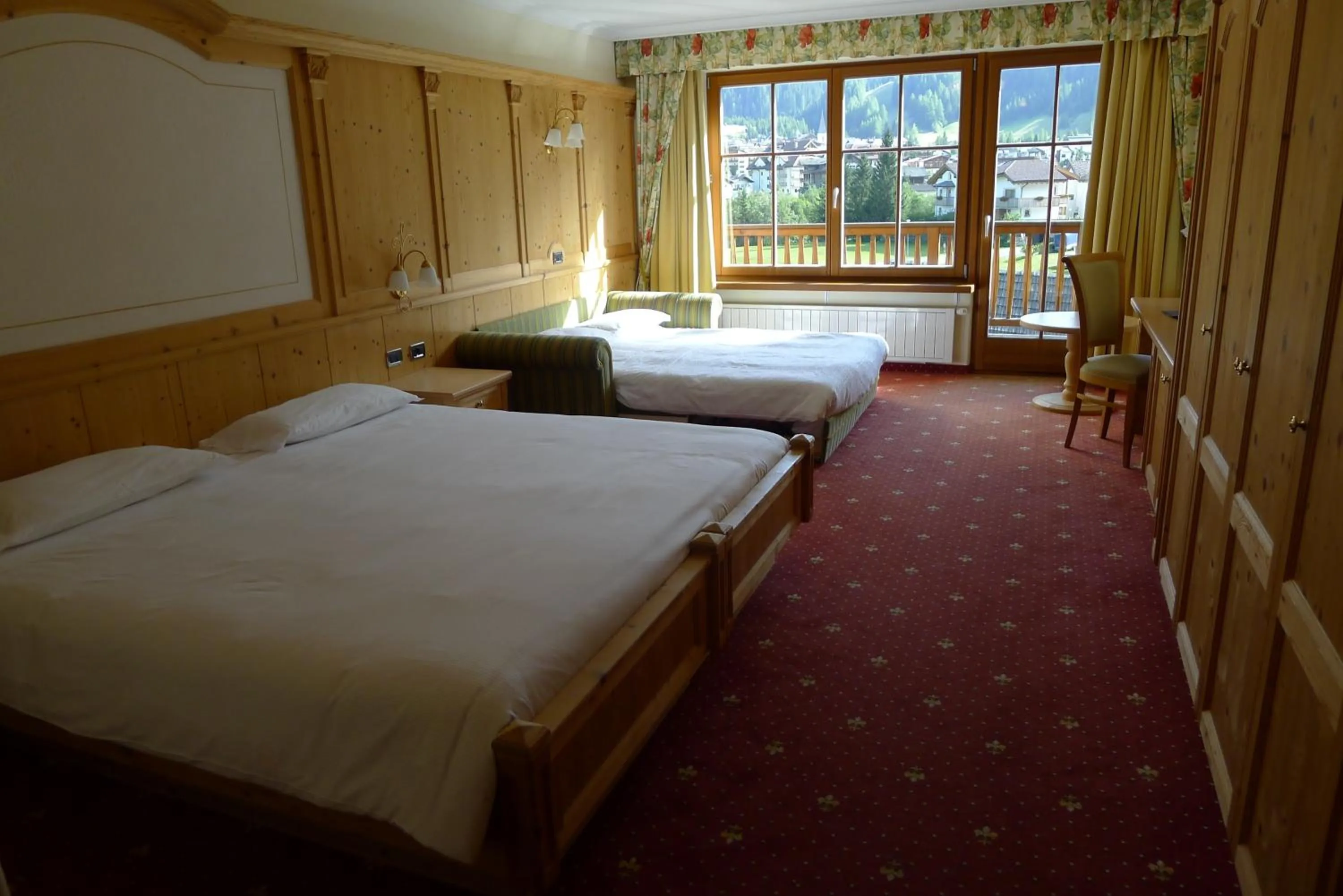 Photo of the whole room, Bed in TH Corvara - Greif Hotel