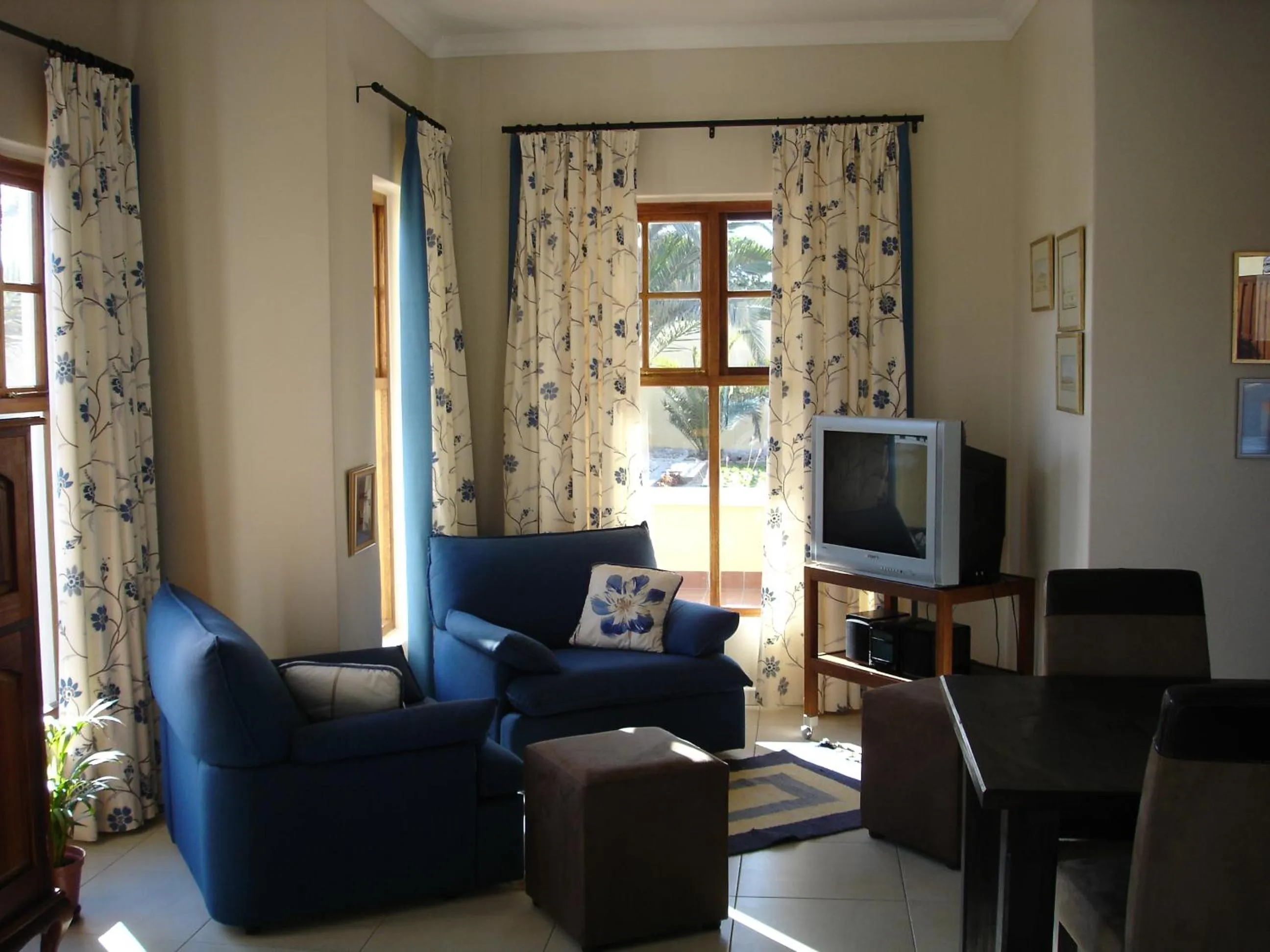 TV and multimedia in Cornerstone Guesthouse