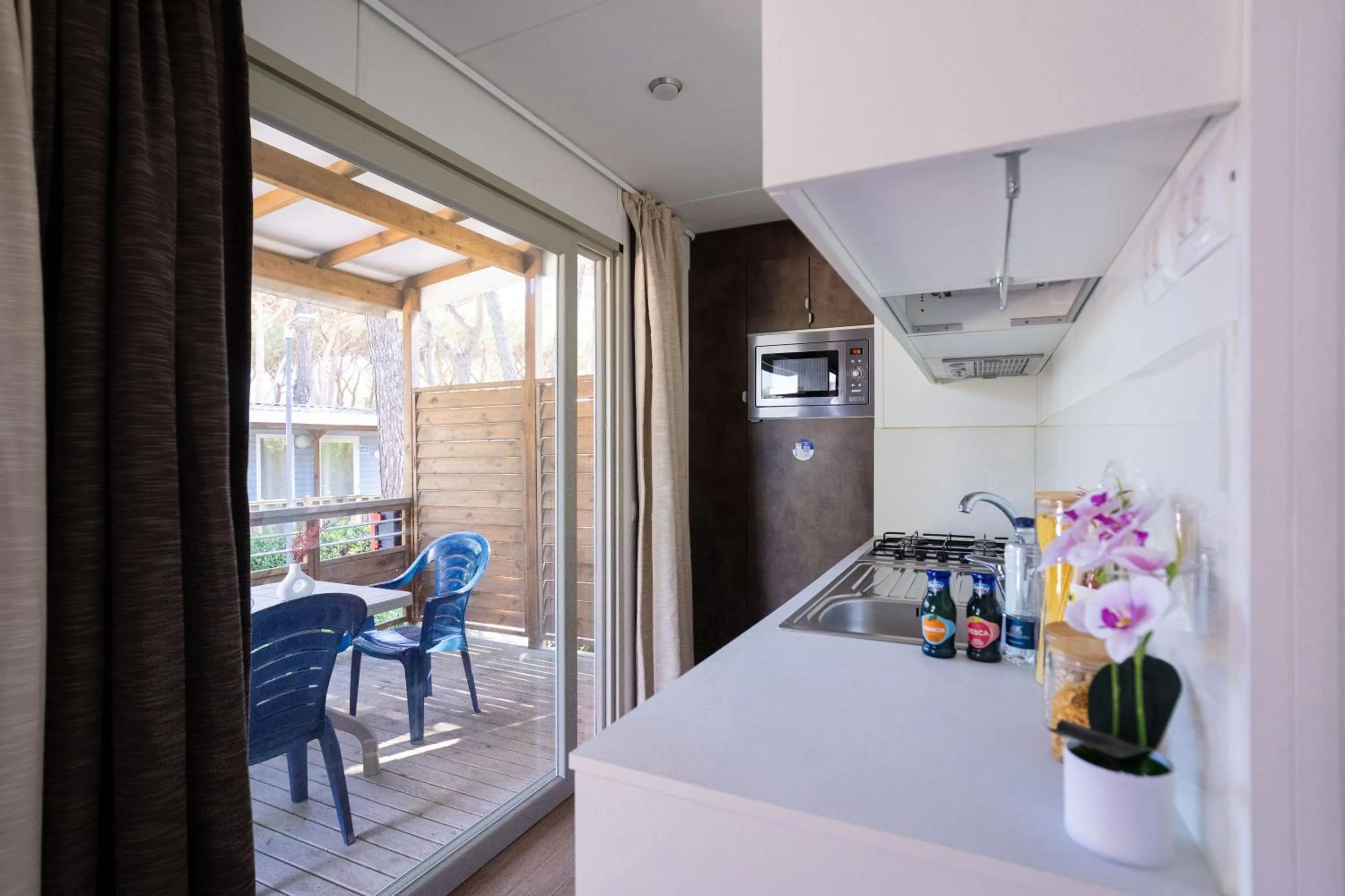 Kitchen or kitchenette in Club del Sole Adriano Family Camping Village