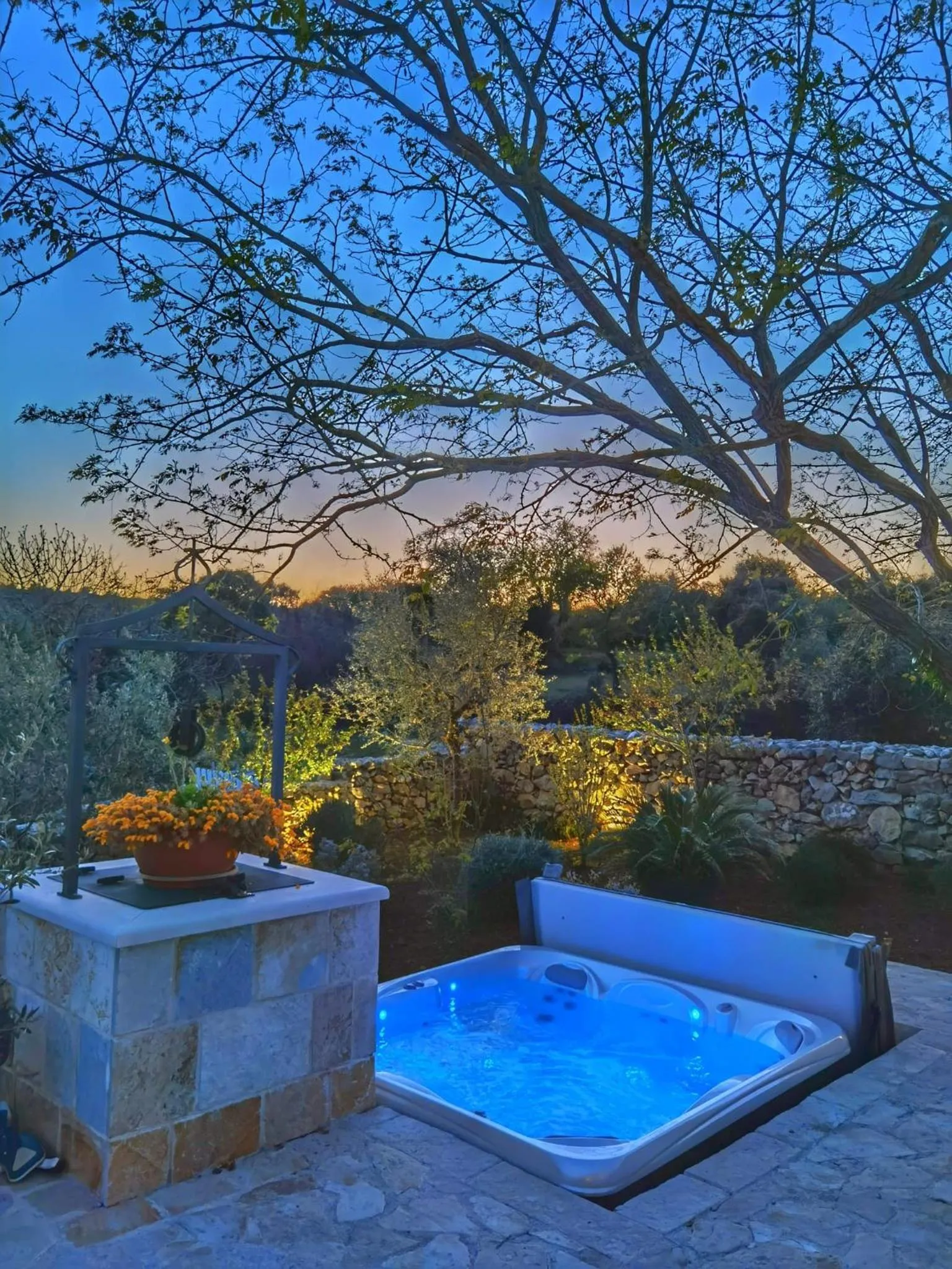 Hot Tub in Villa Mare