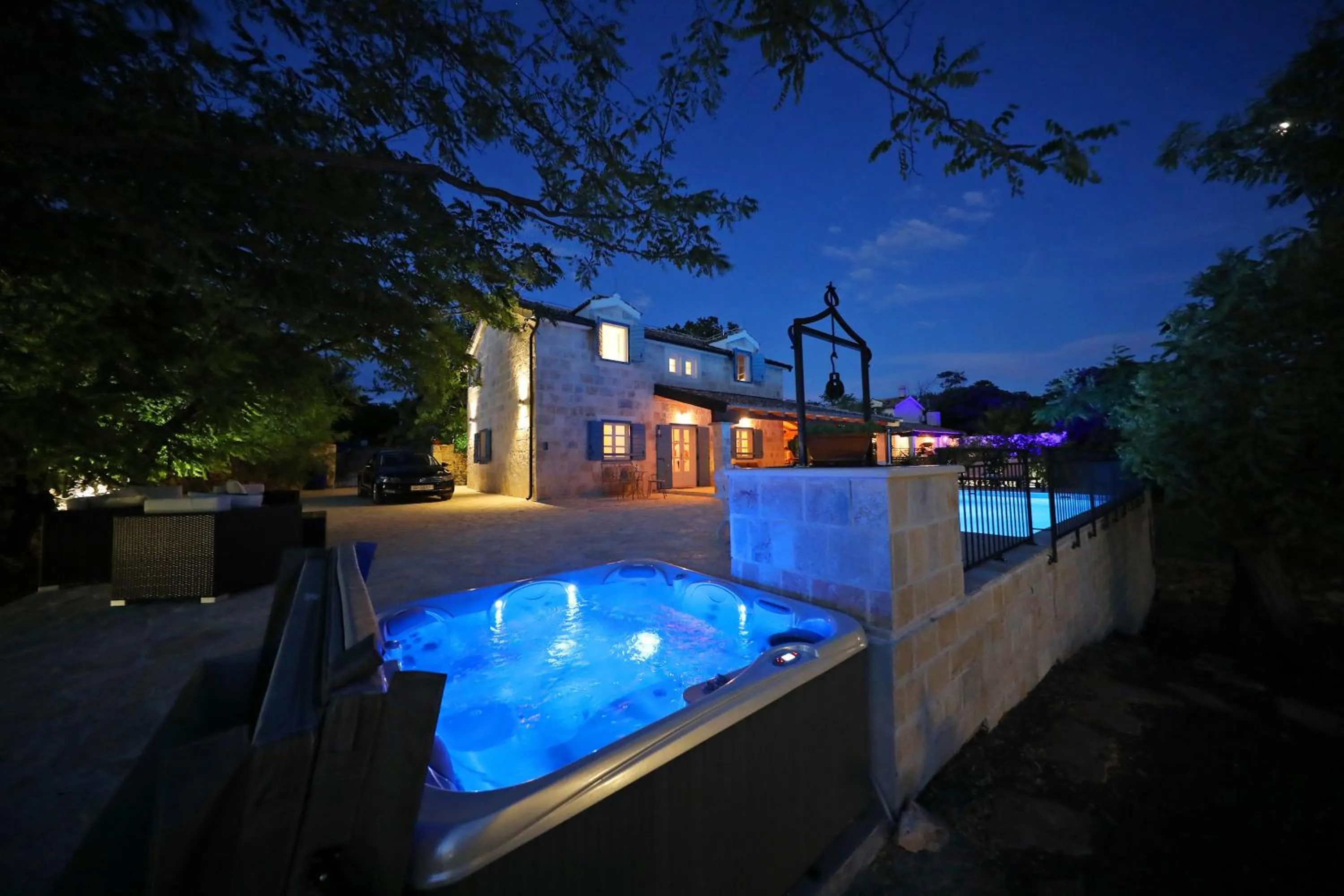 Hot Tub in Villa Mare
