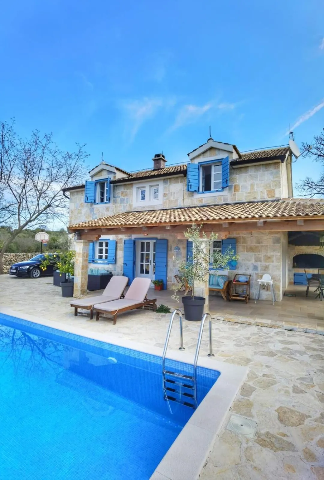 Property building in Villa Mare
