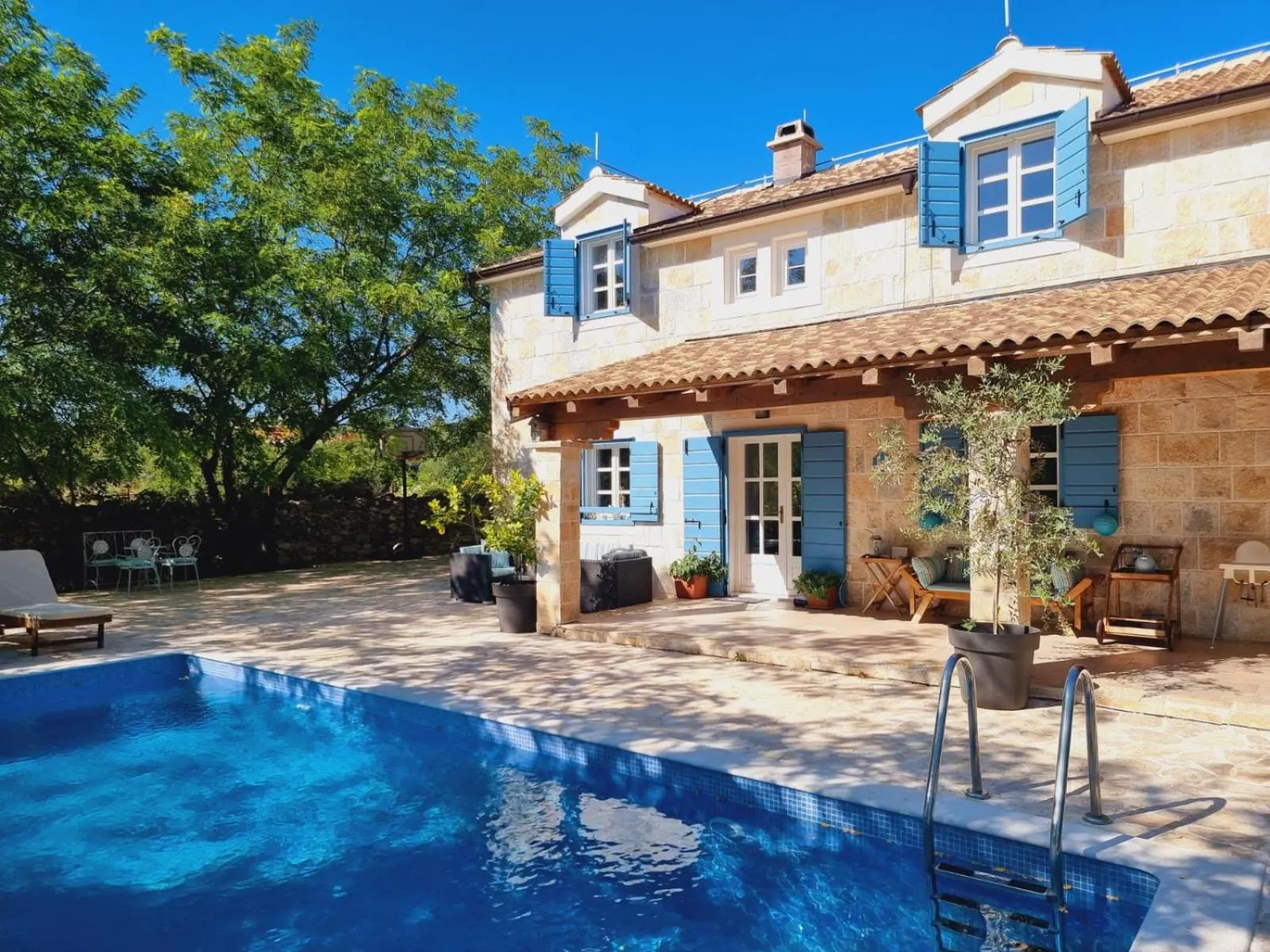 Property building in Villa Mare