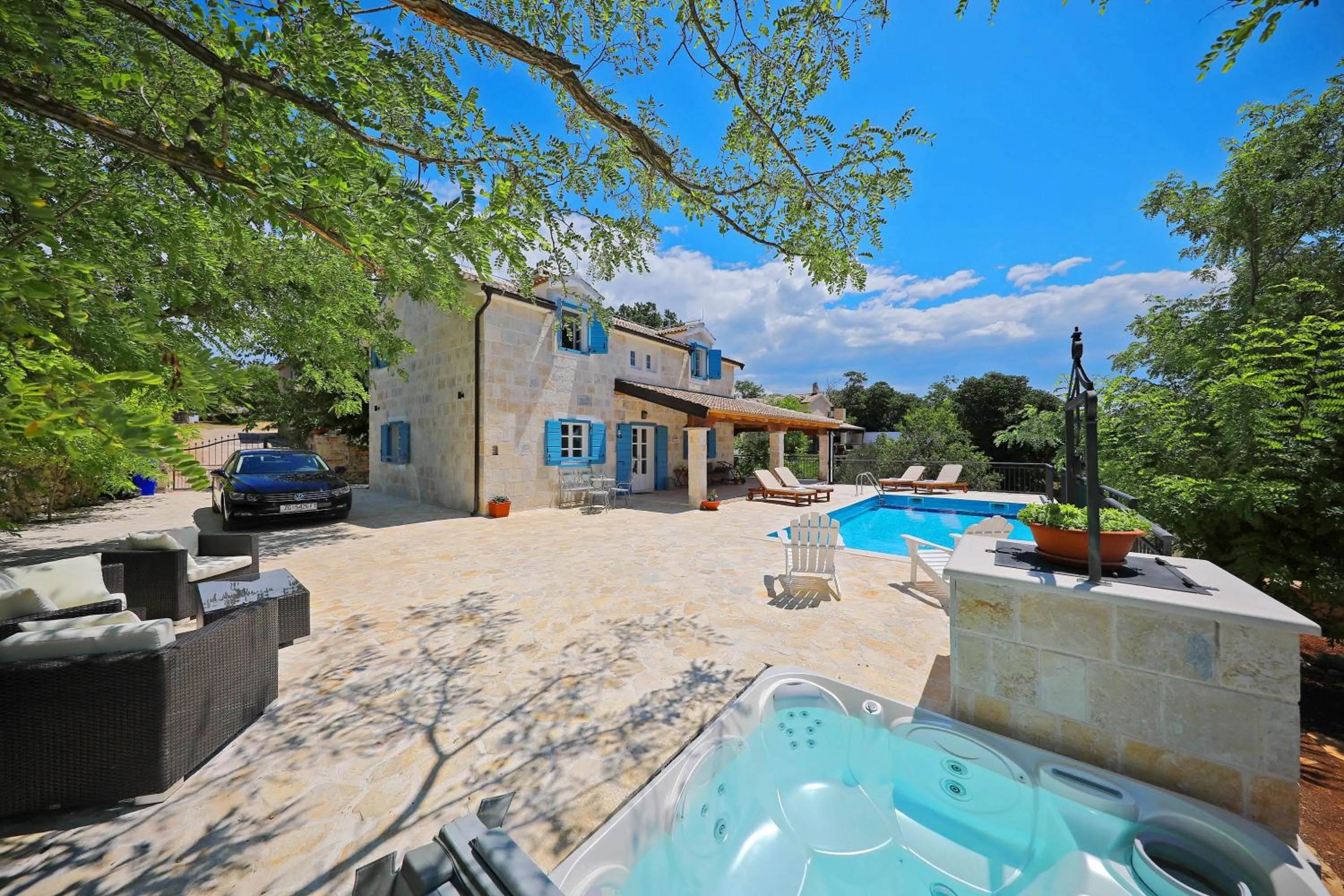 Hot Tub in Villa Mare