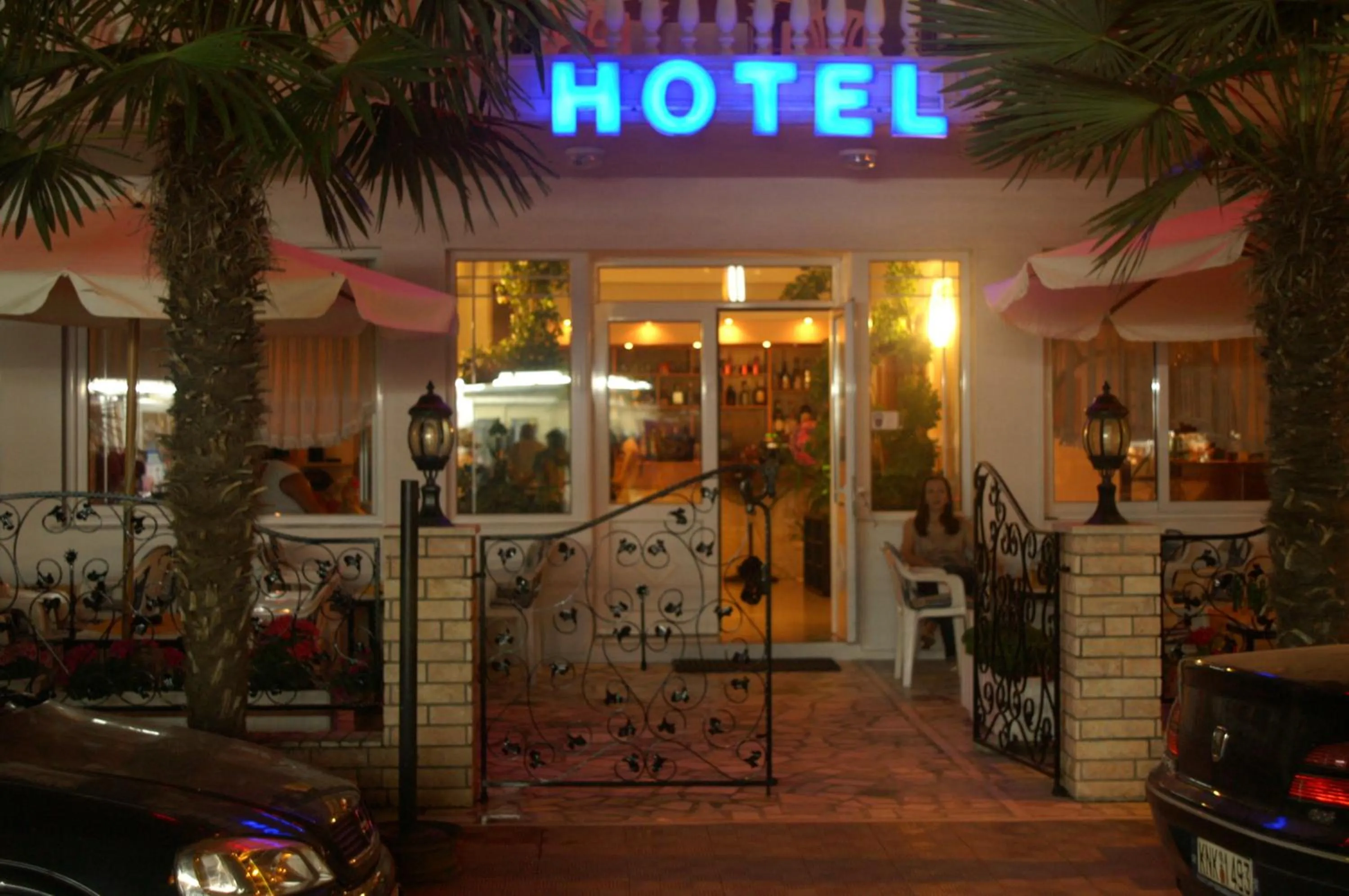 Facade/entrance in Gold Stern