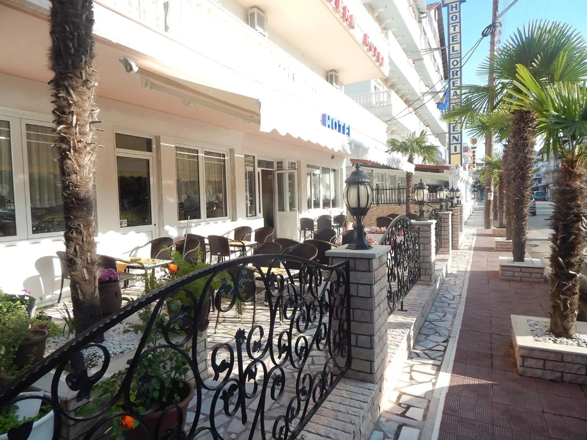 Garden in Gold Stern