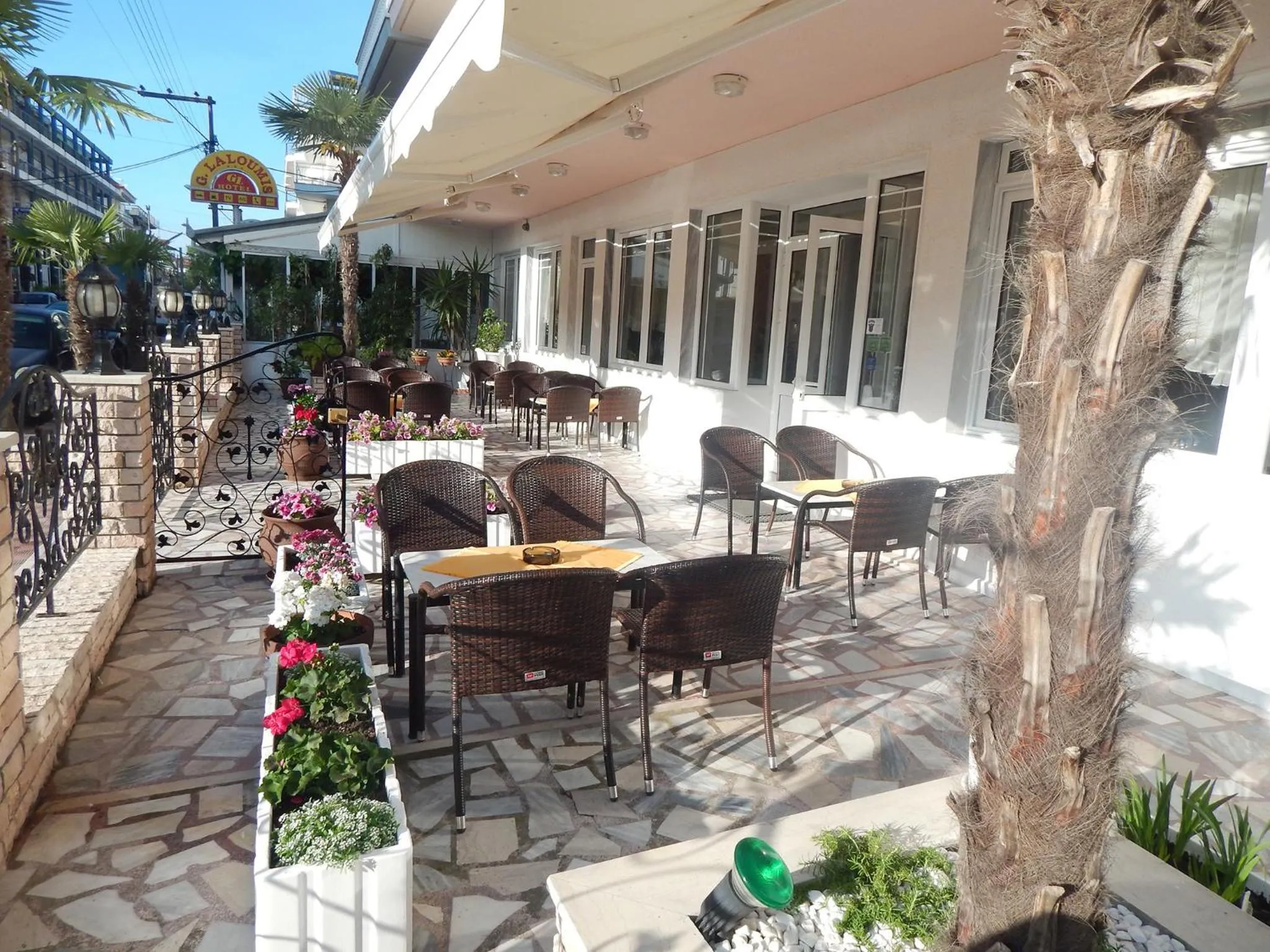 Garden in Gold Stern