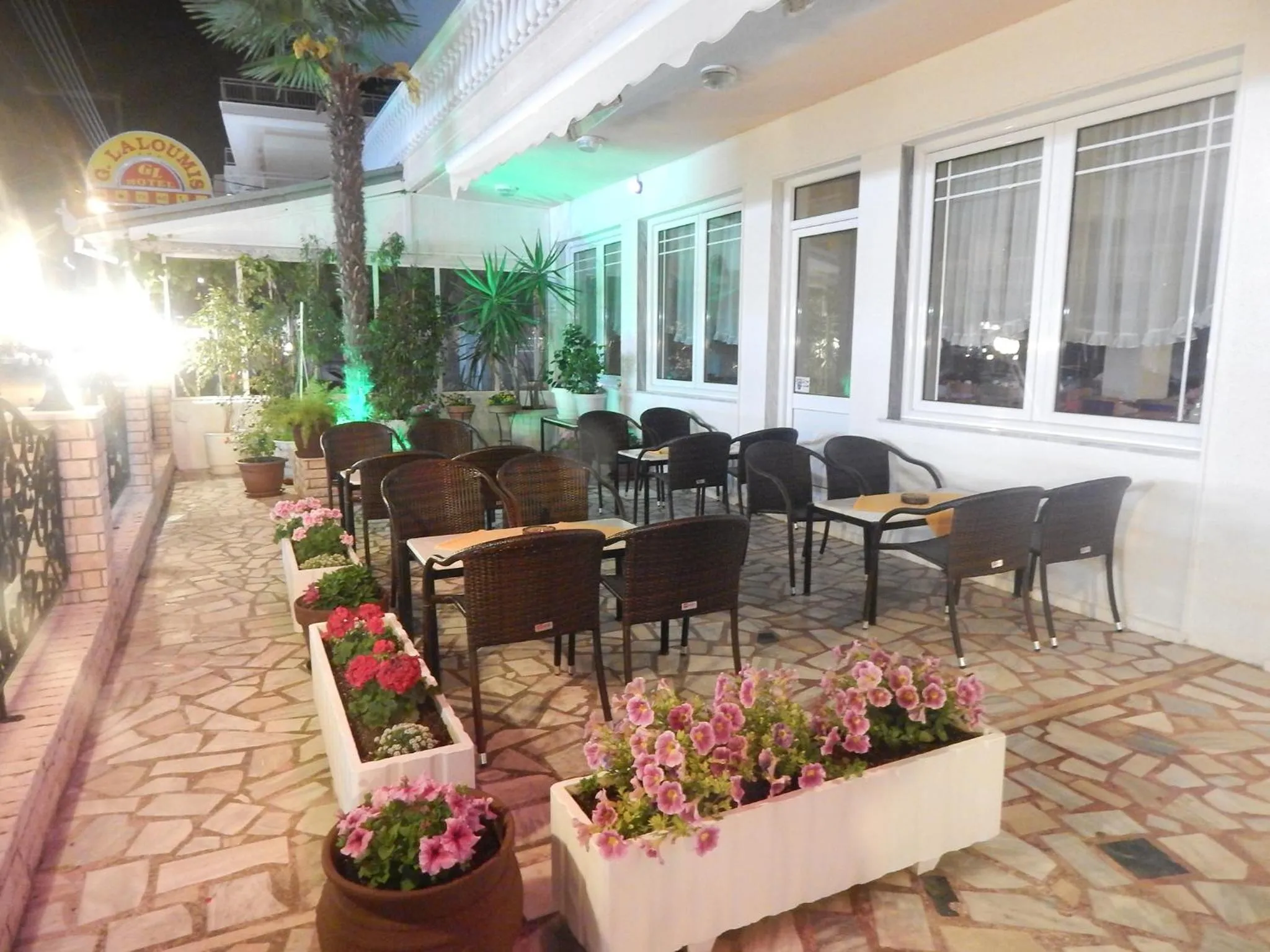 Garden in Gold Stern