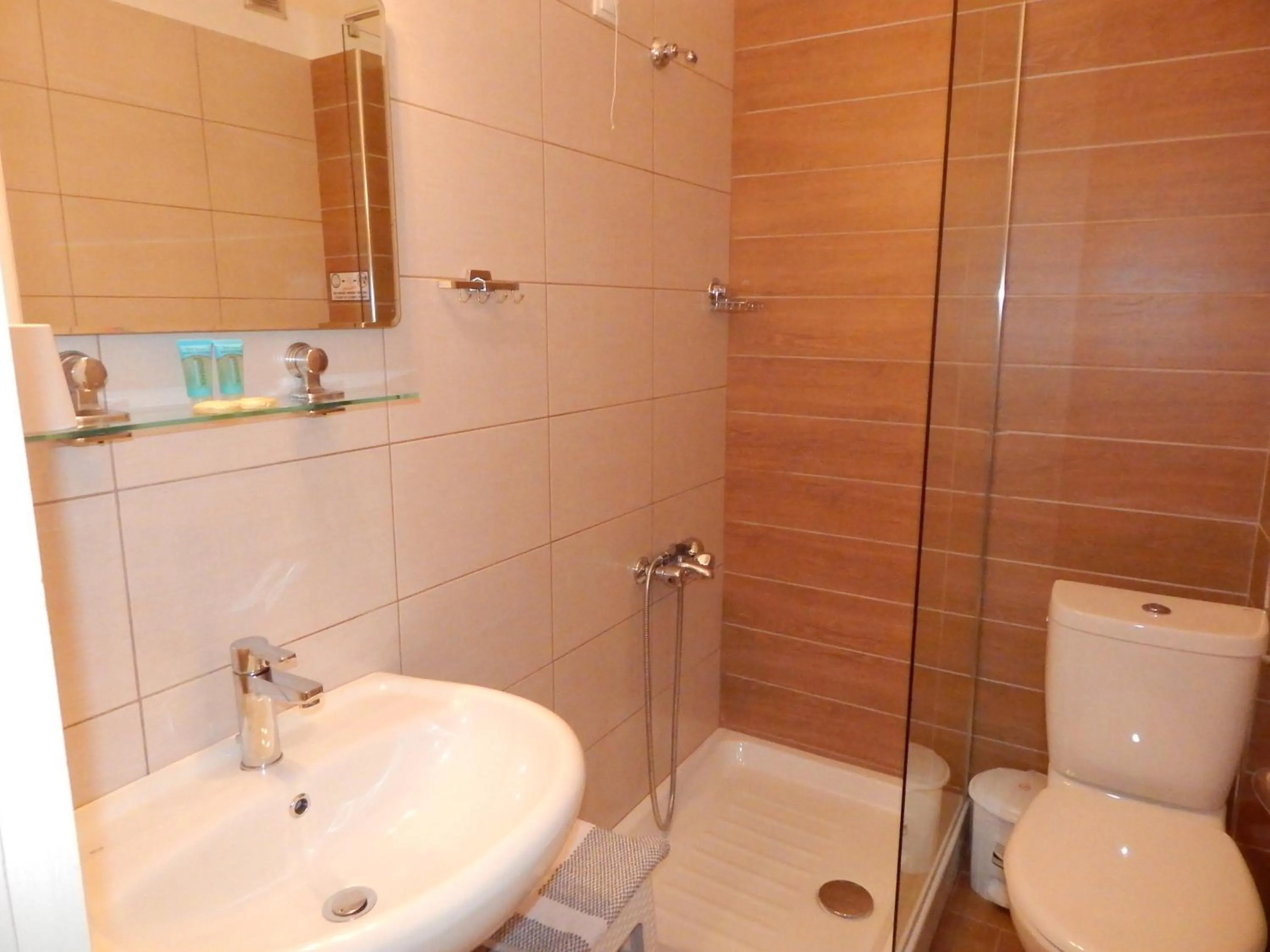 Bathroom in Gold Stern