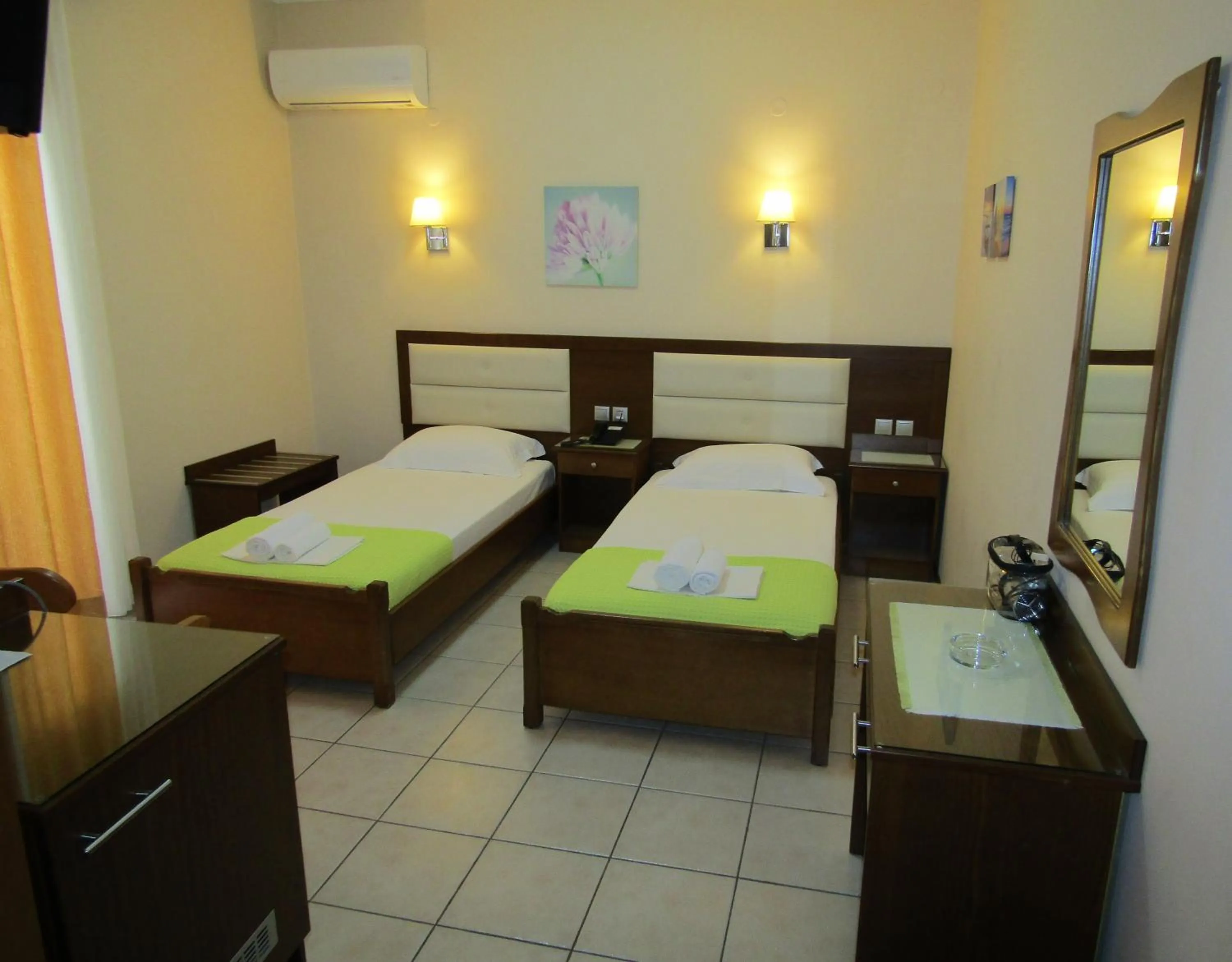 Bedroom, Bed in Gold Stern