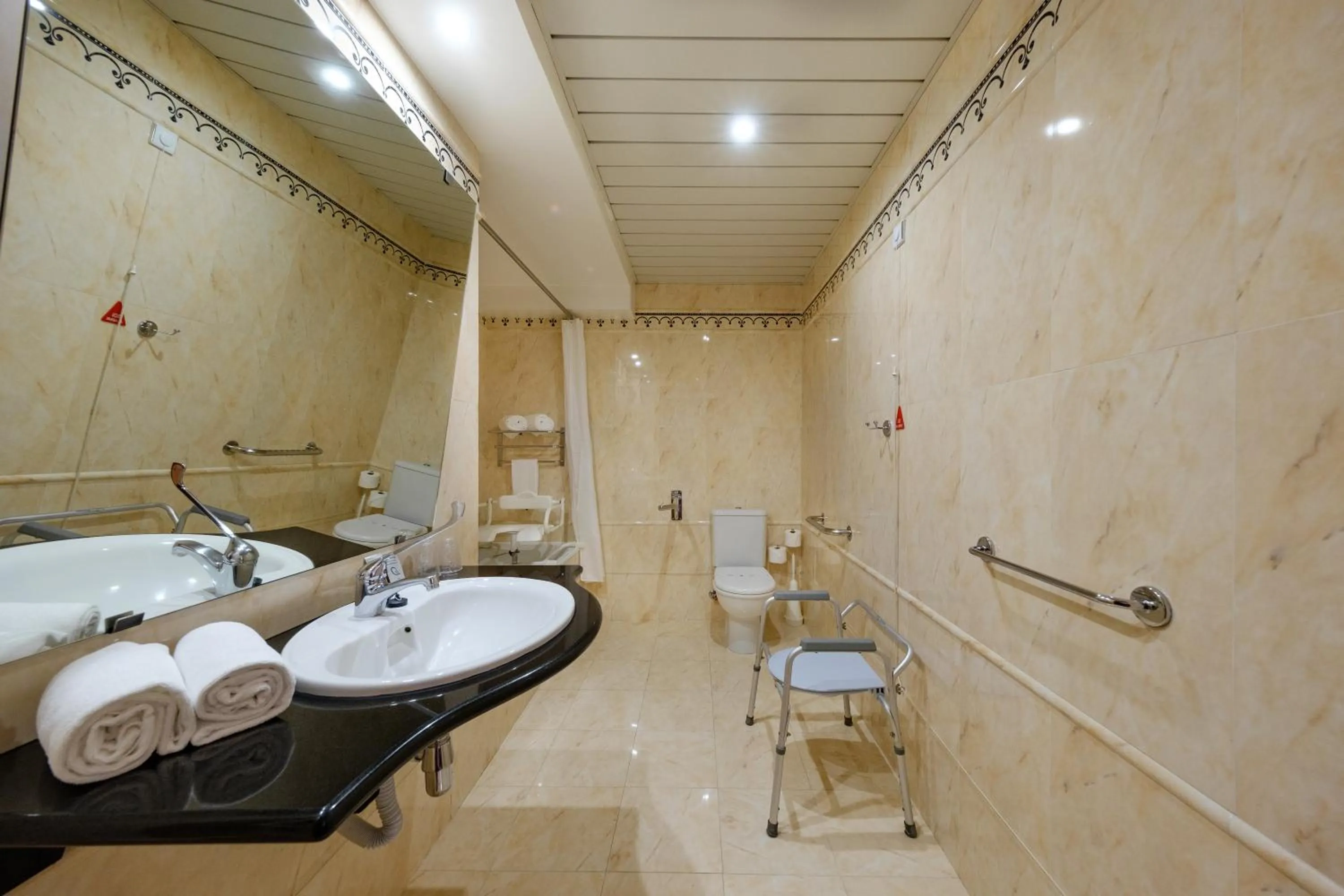 Bathroom in Hotel Santo Amaro - SA Hotels