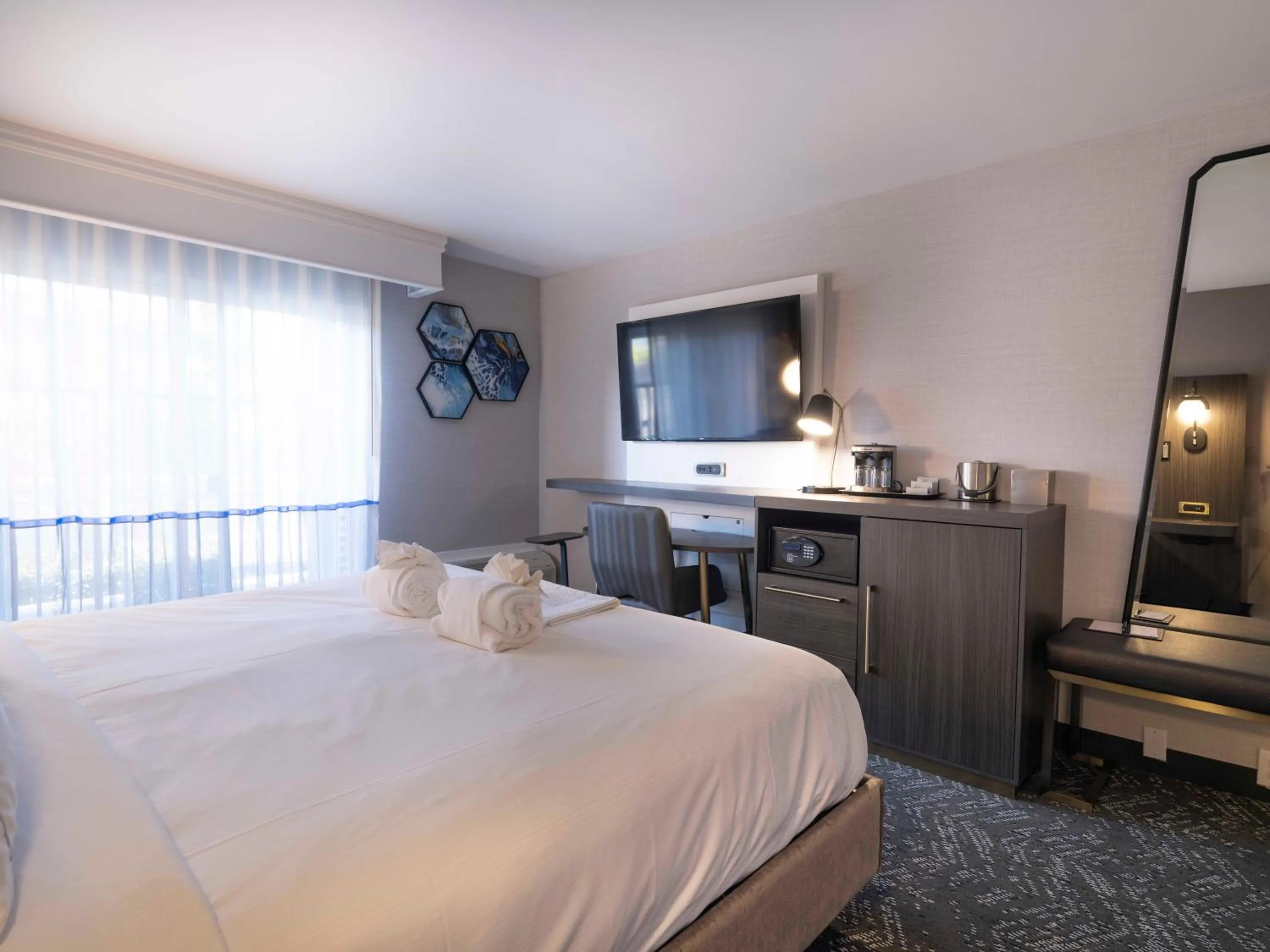 TV and multimedia, Bed in Premiere Suites
