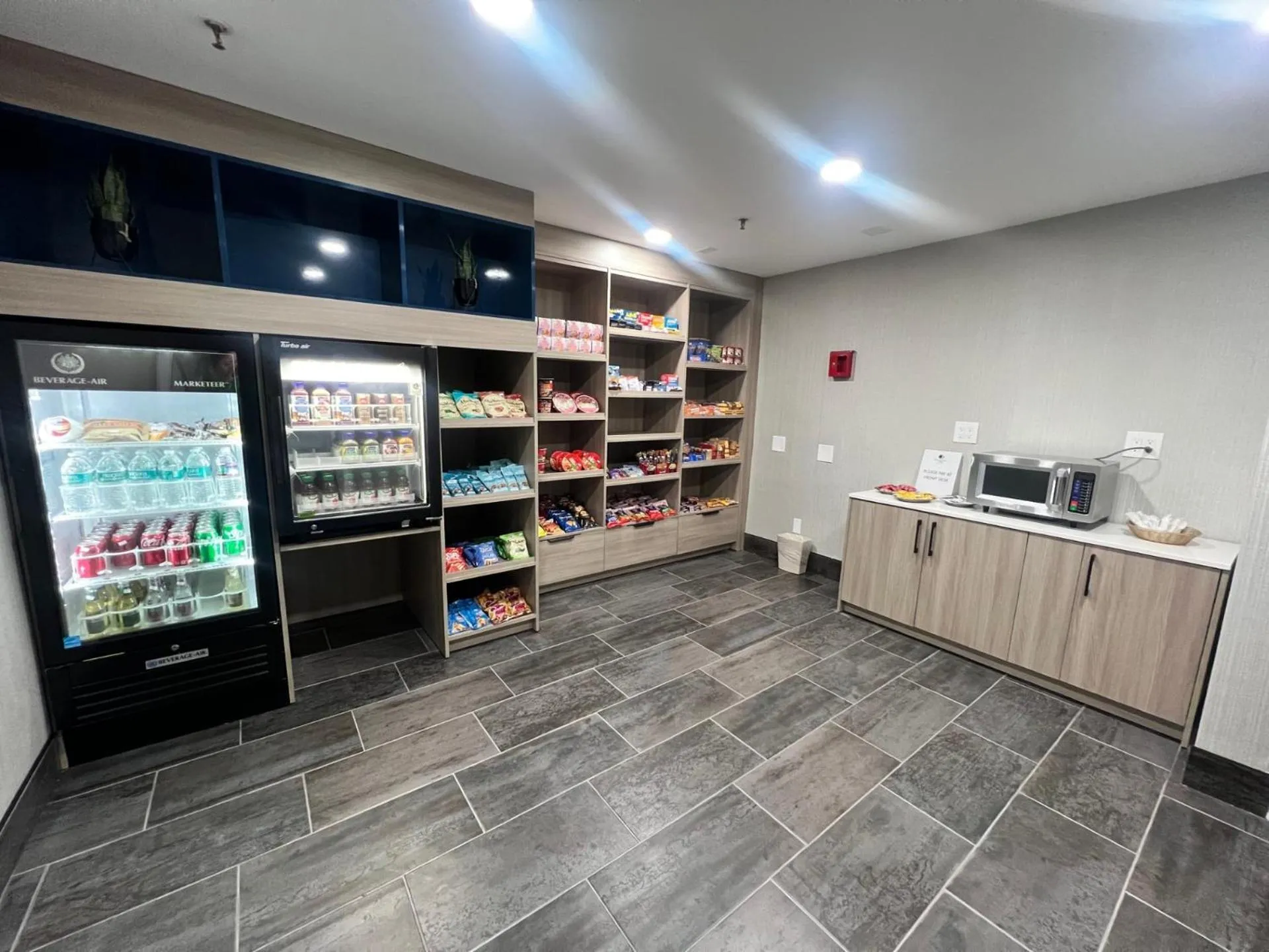 Restaurant/places to eat in Premiere Suites