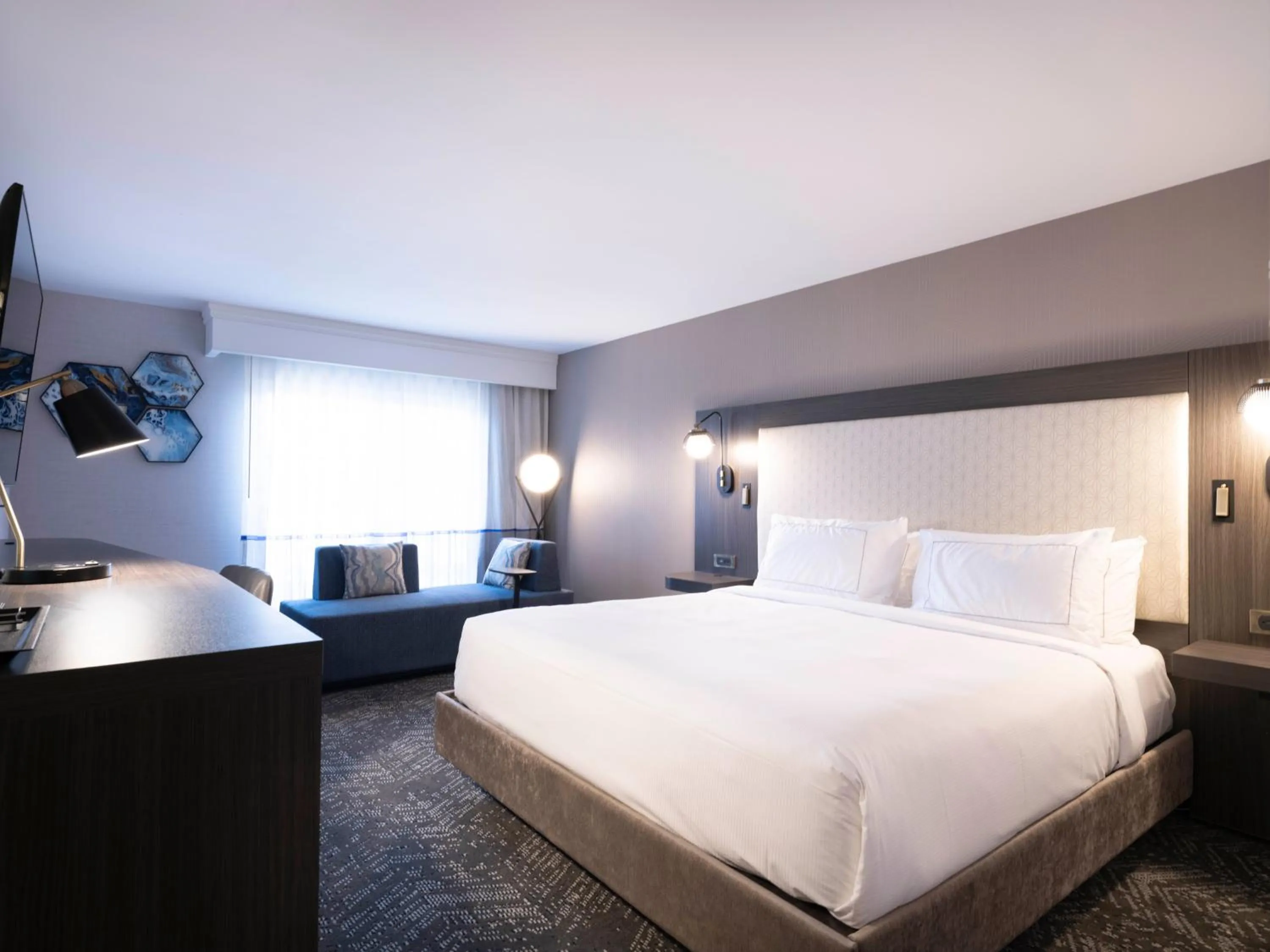 Bedroom, Bed in Premiere Suites