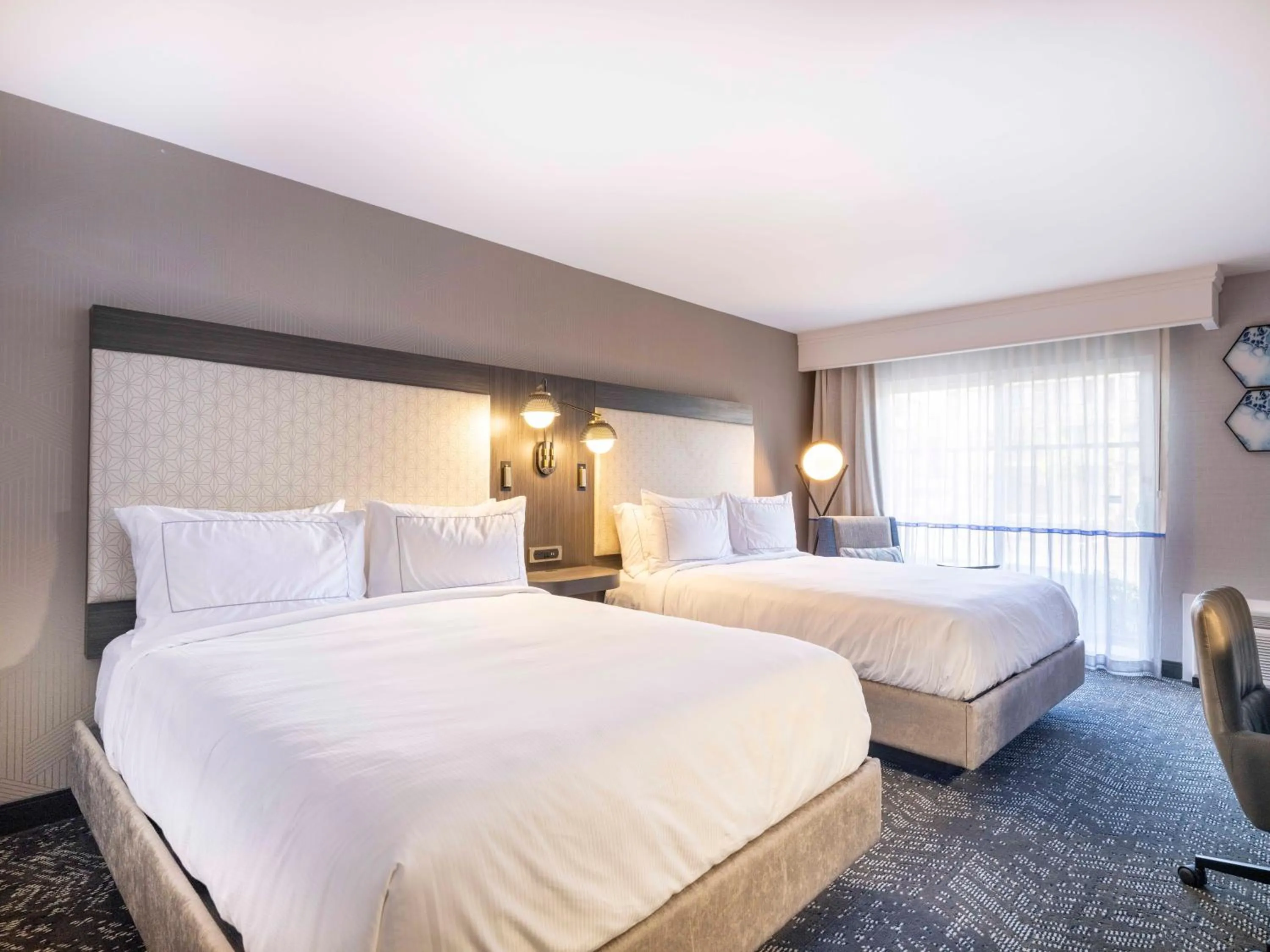 Bedroom, Bed in Premiere Suites