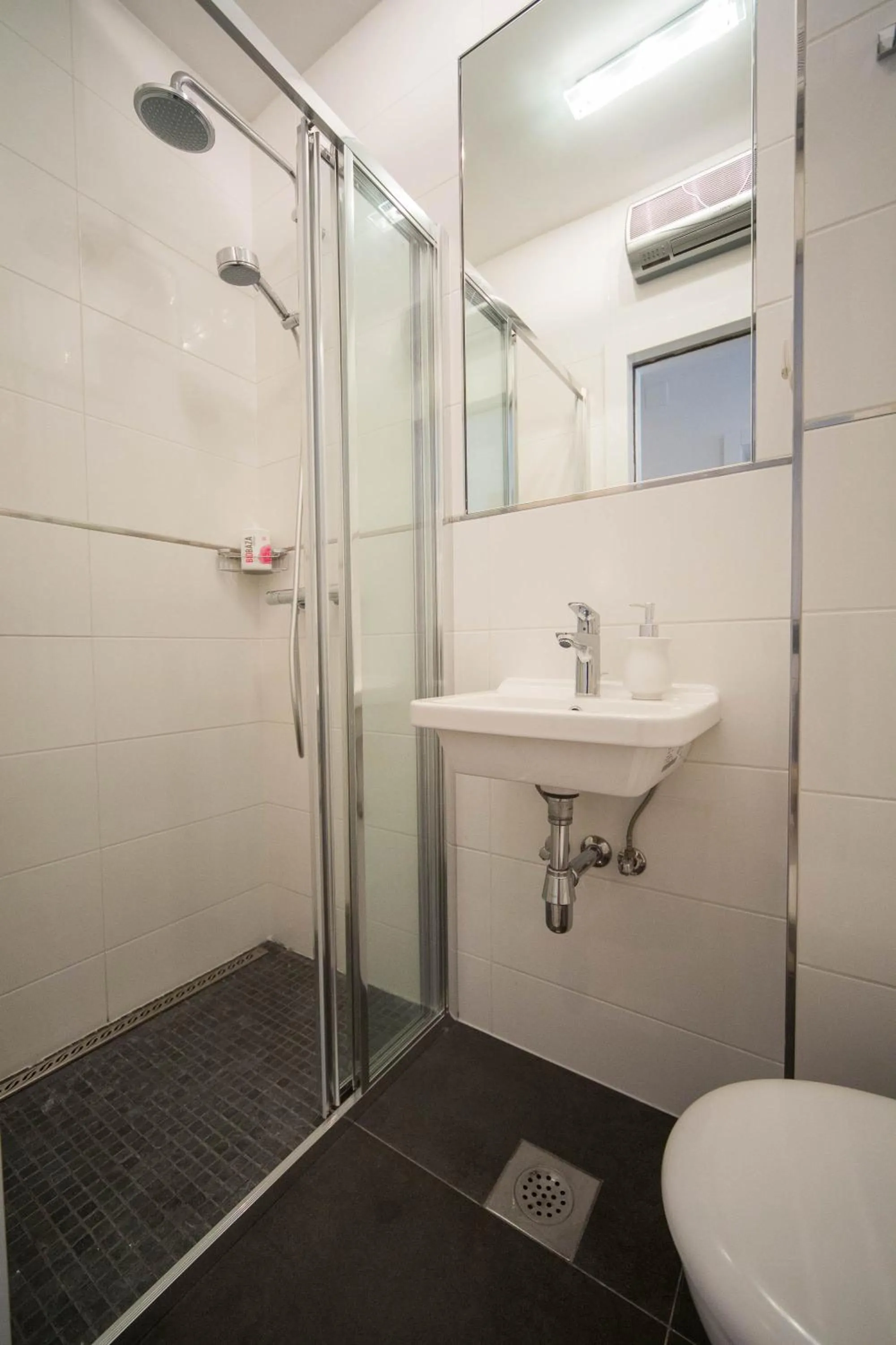 Shower in Moderna Lapad