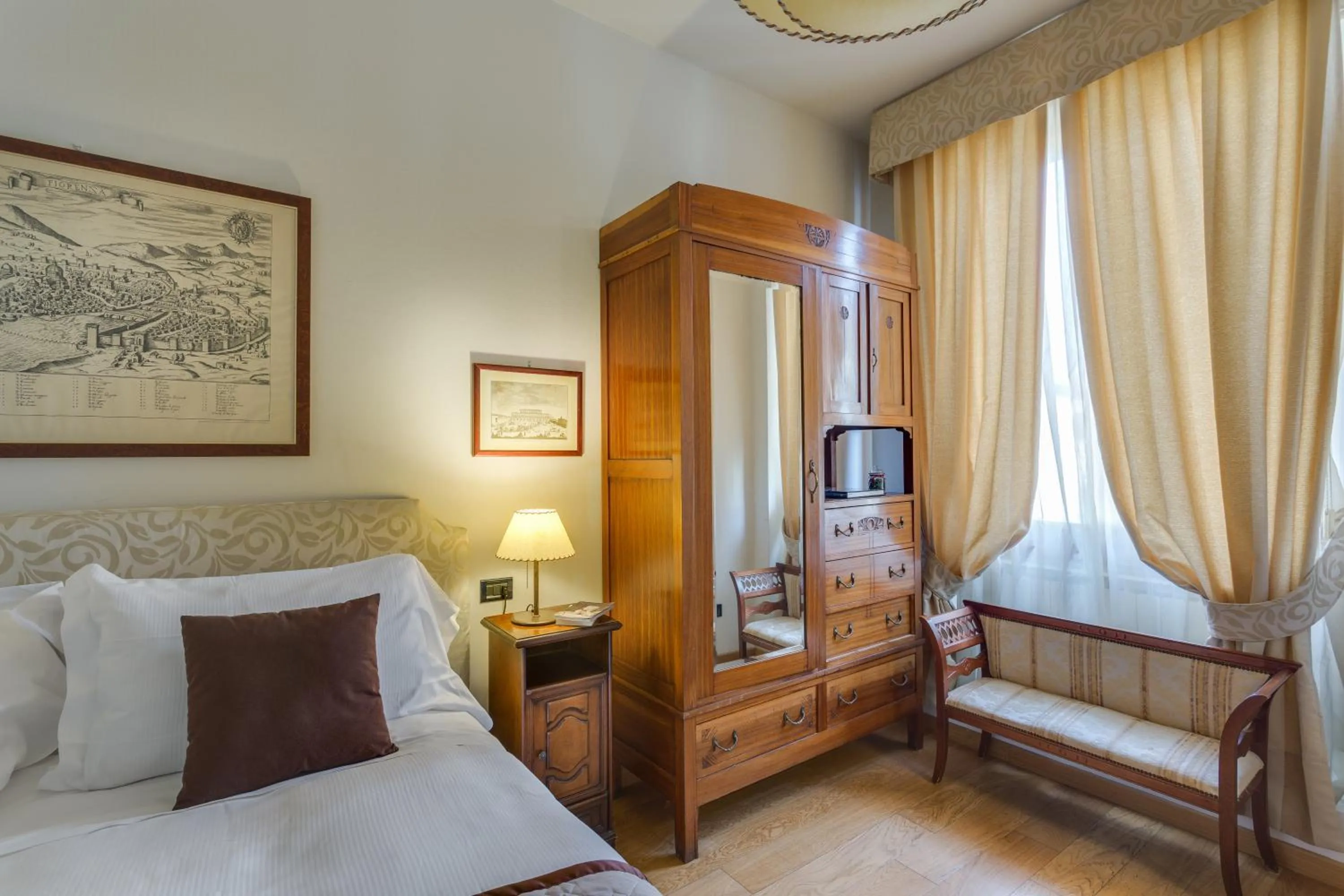 Photo of the whole room, Bed in Locanda Dei Guelfi