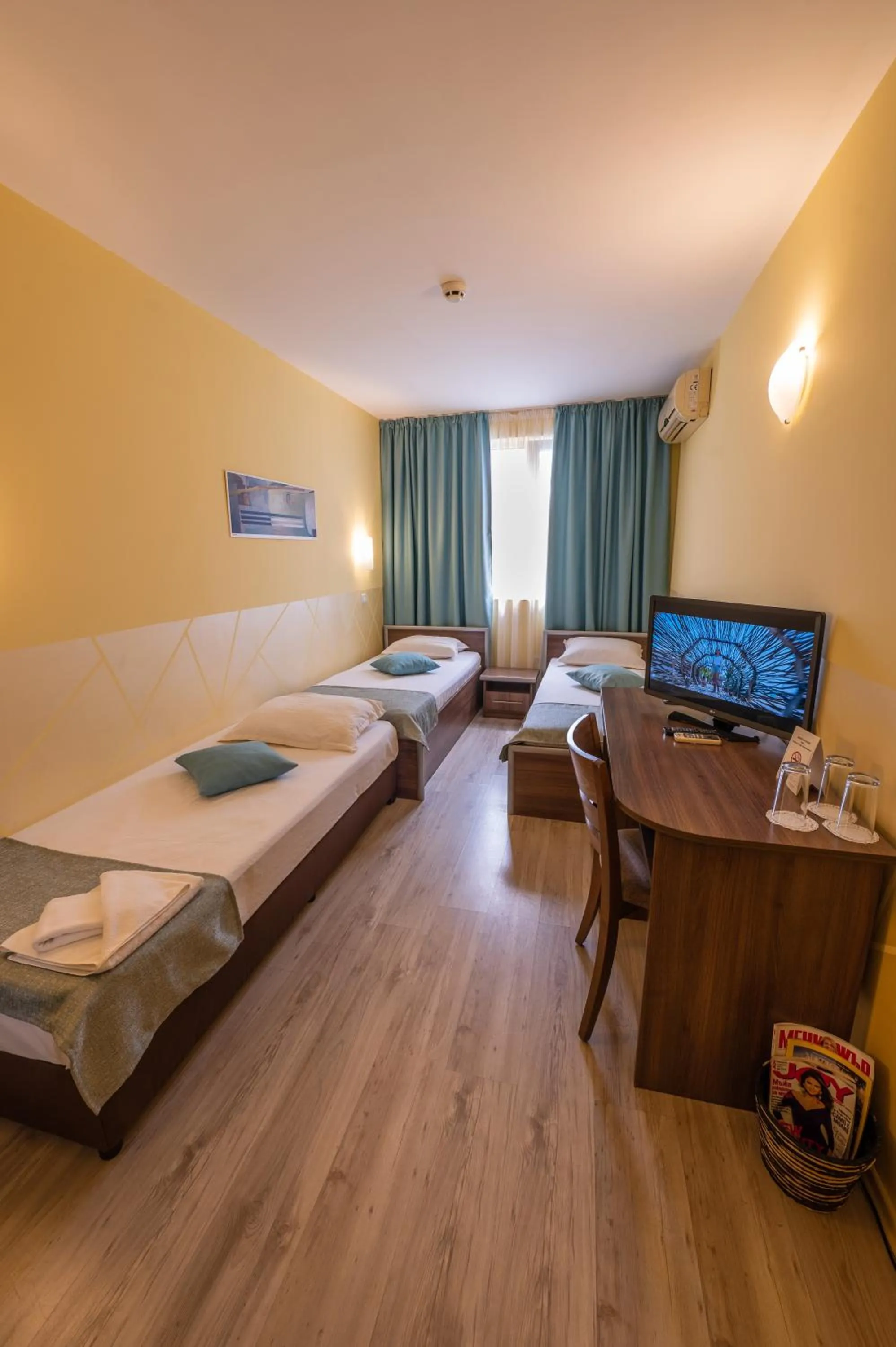 Photo of the whole room, Bed in Family Hotel Gran Ivan