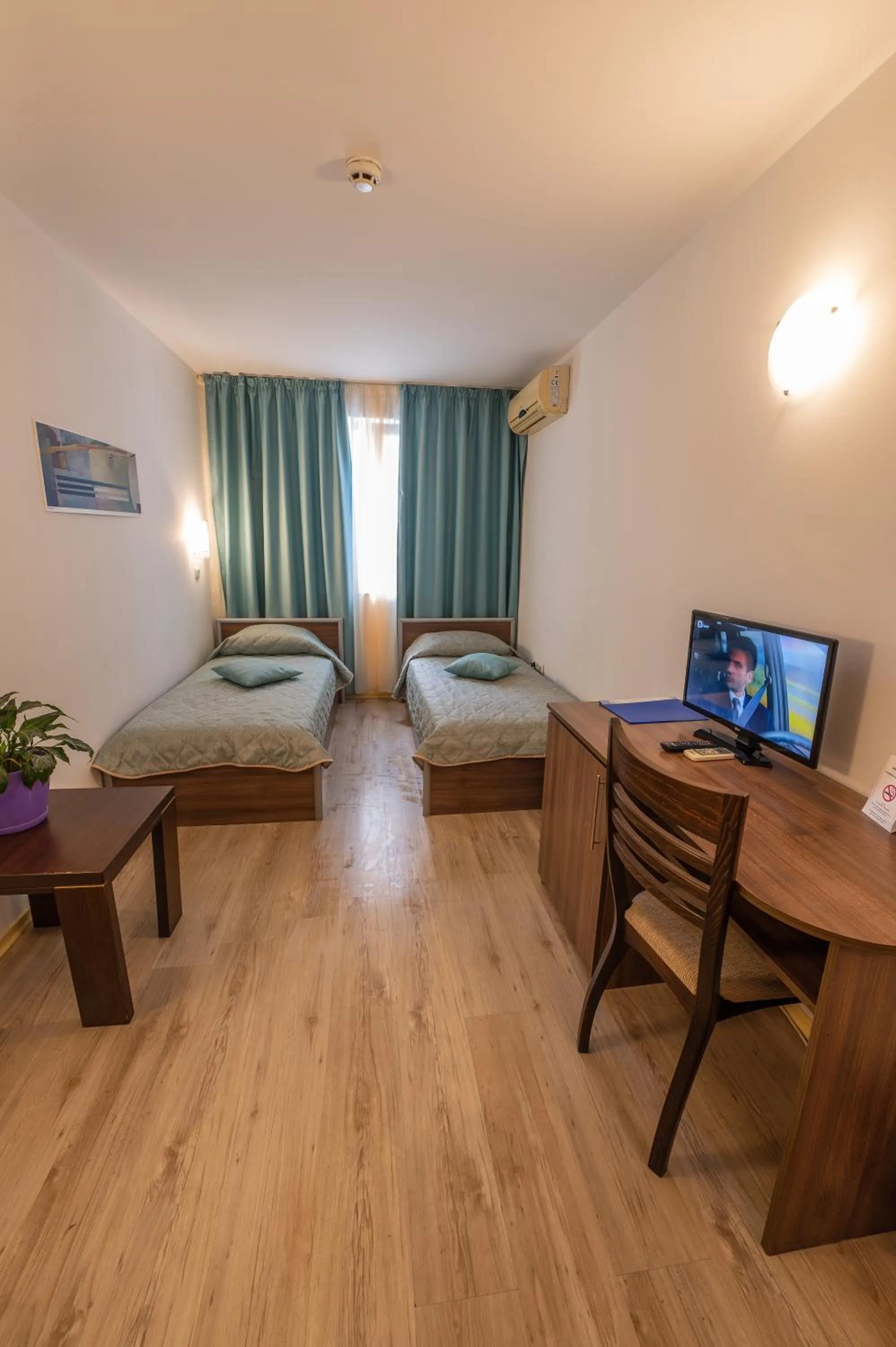 Photo of the whole room, Bed in Family Hotel Gran Ivan