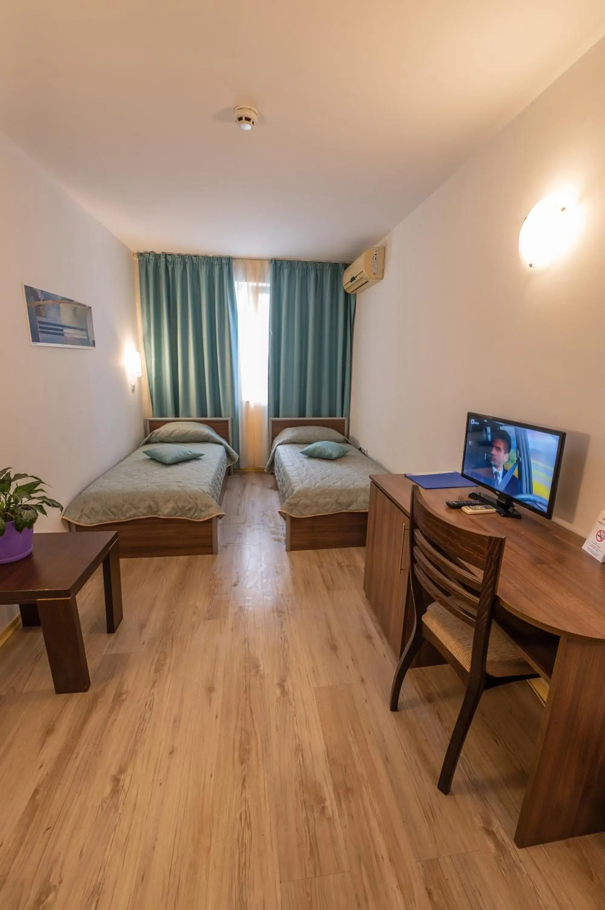 Budget Twin Room in Family Hotel Gran Ivan Budget Twin Room in Family Hotel Gran Ivan