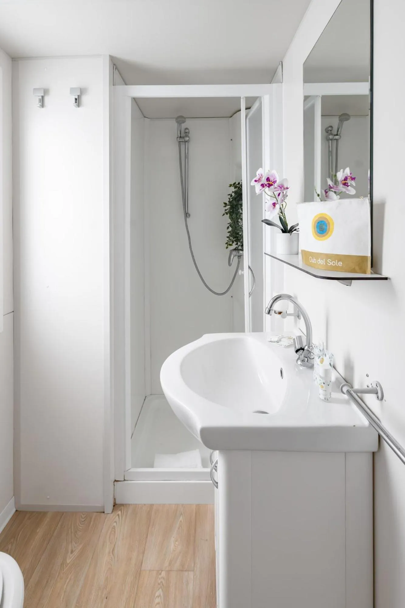 Shower in Club del Sole Spina Family Collection