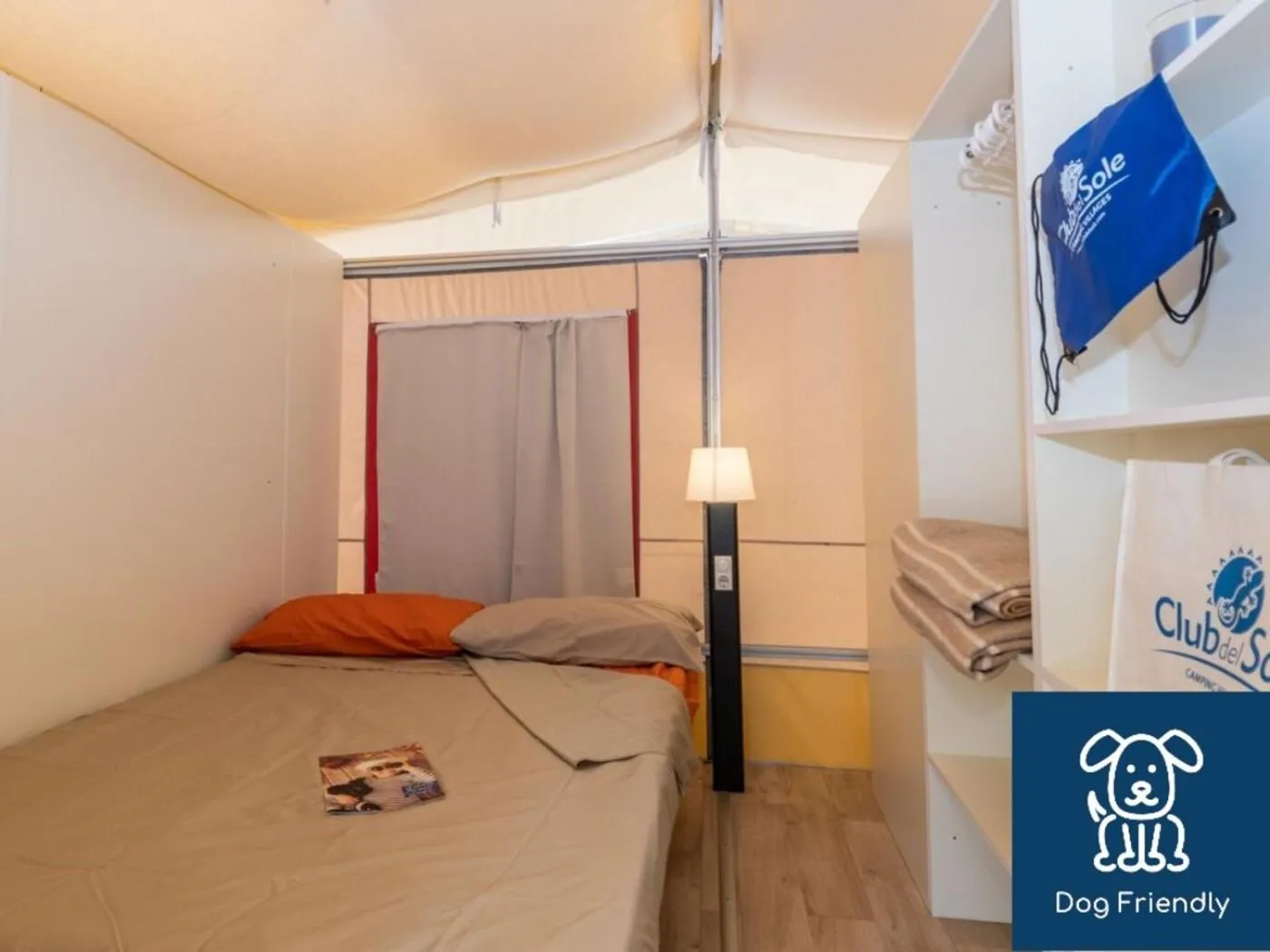 Bedroom, Bed in Club del Sole Spina Family Collection