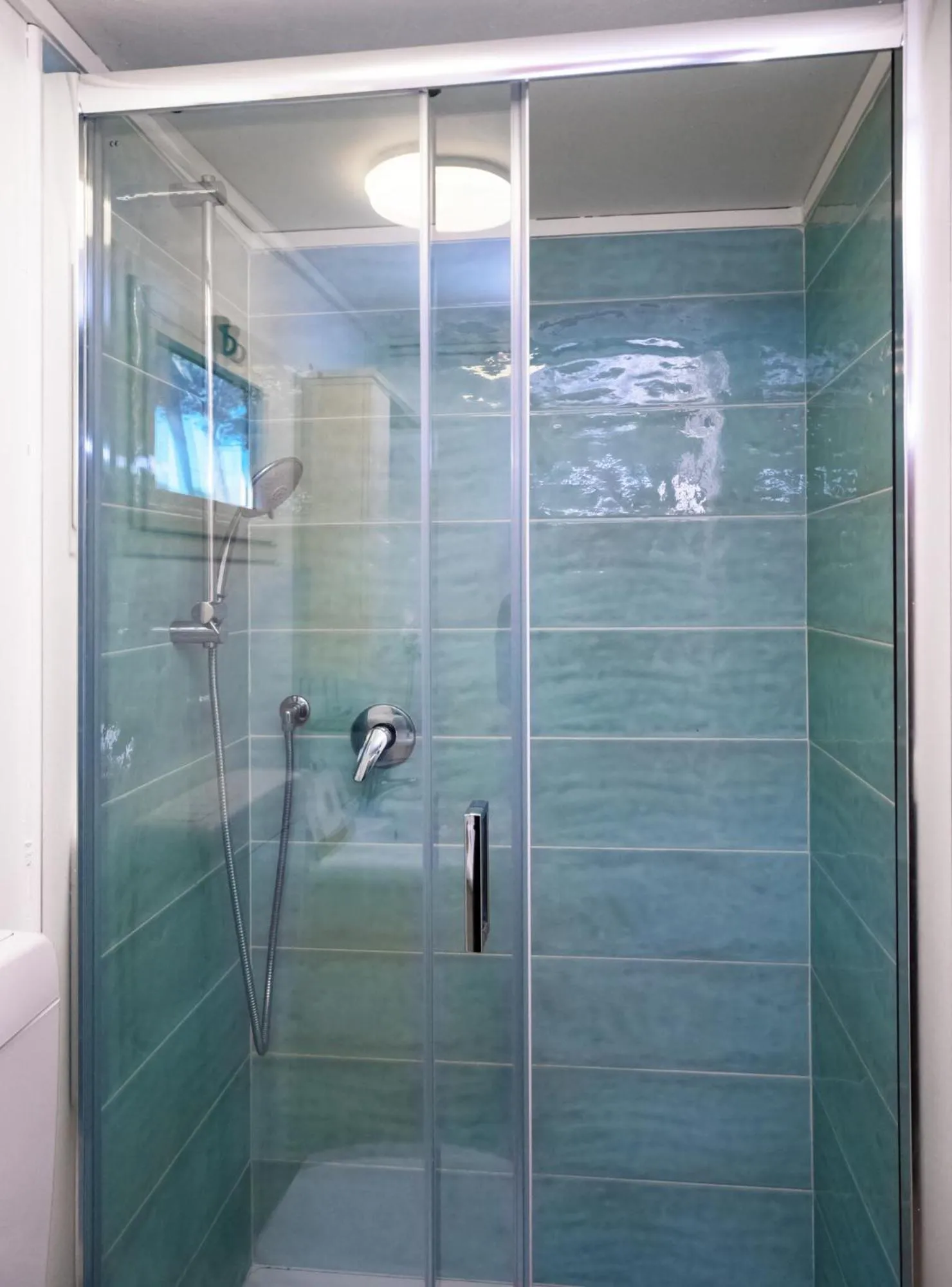 Shower in Club del Sole Spina Family Collection