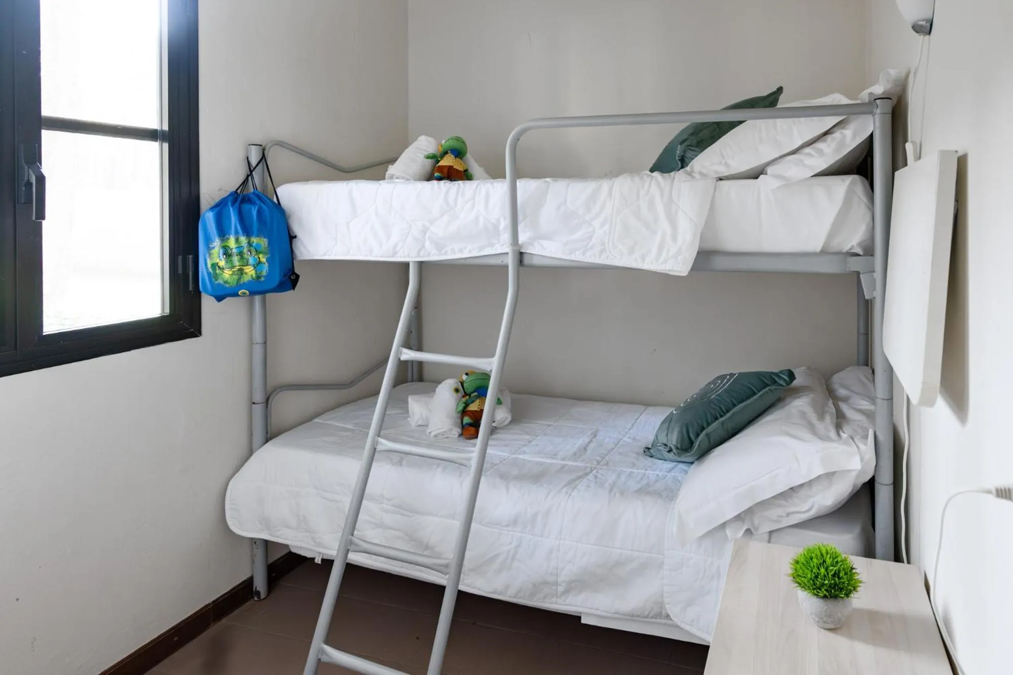 Bedroom, Bed in Club del Sole Spina Family Collection