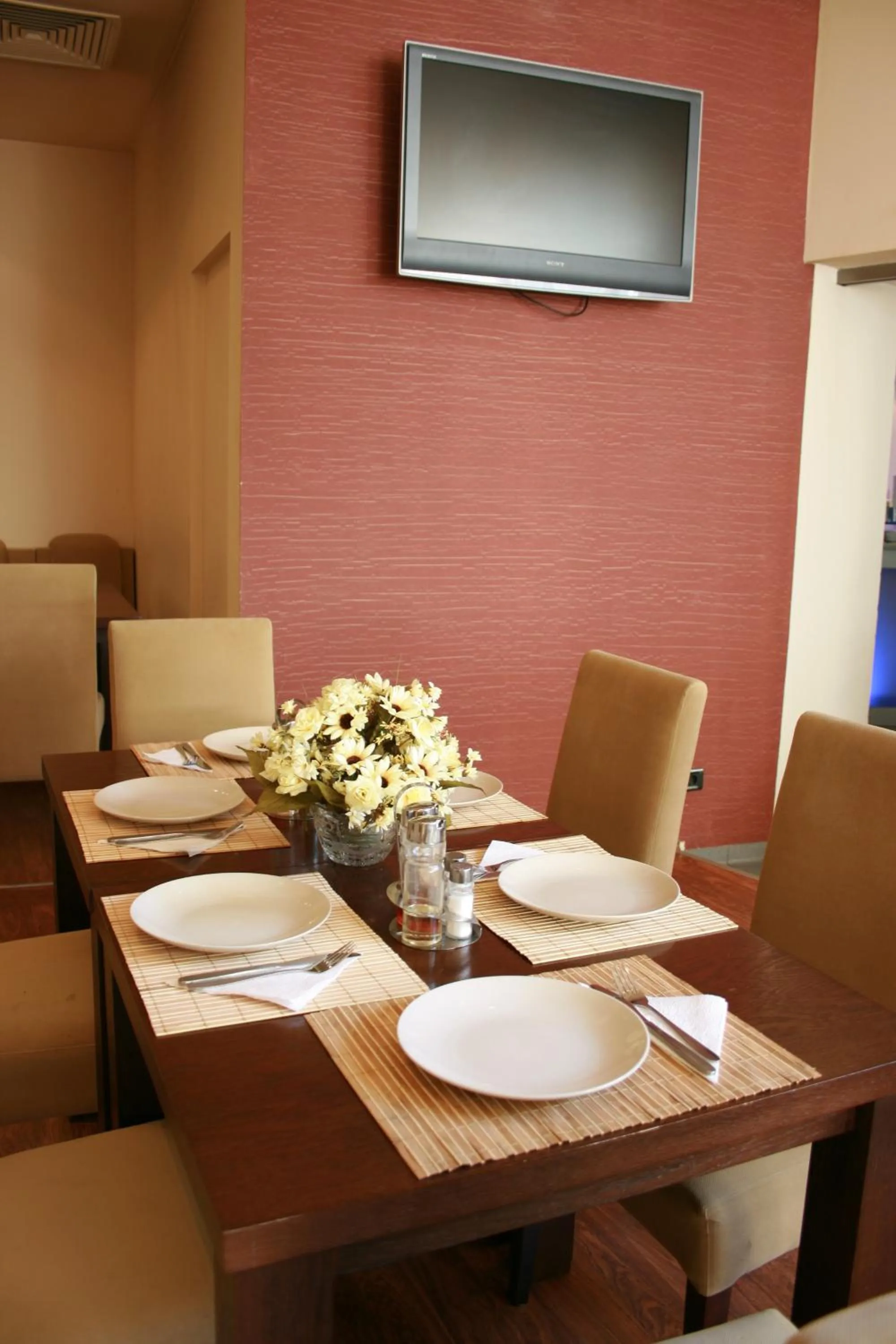 Dining area in ALPHA family HOTEL