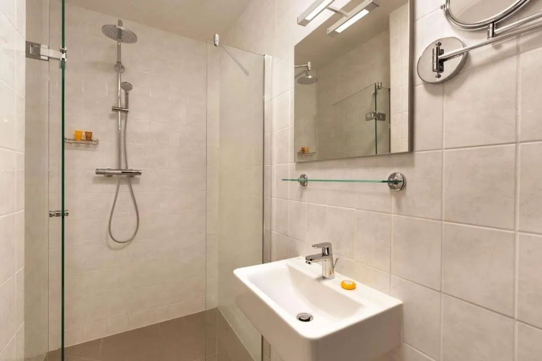 Bathroom in Rotterdam Teleport Hotel