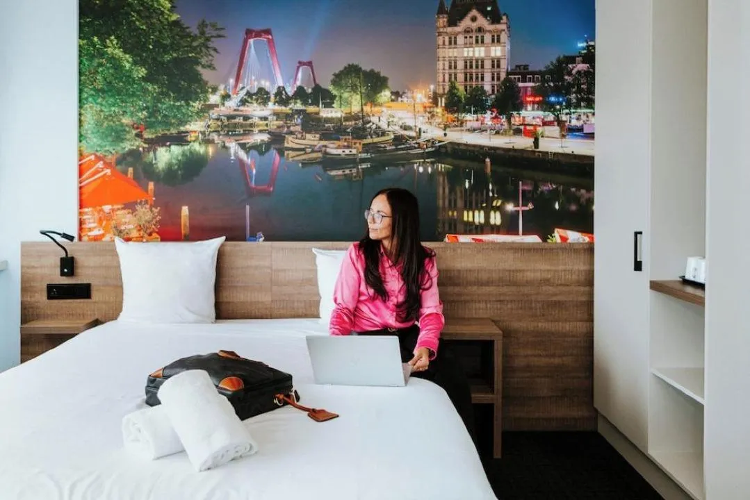 Coffee/tea facilities, Bed in Rotterdam Teleport Hotel