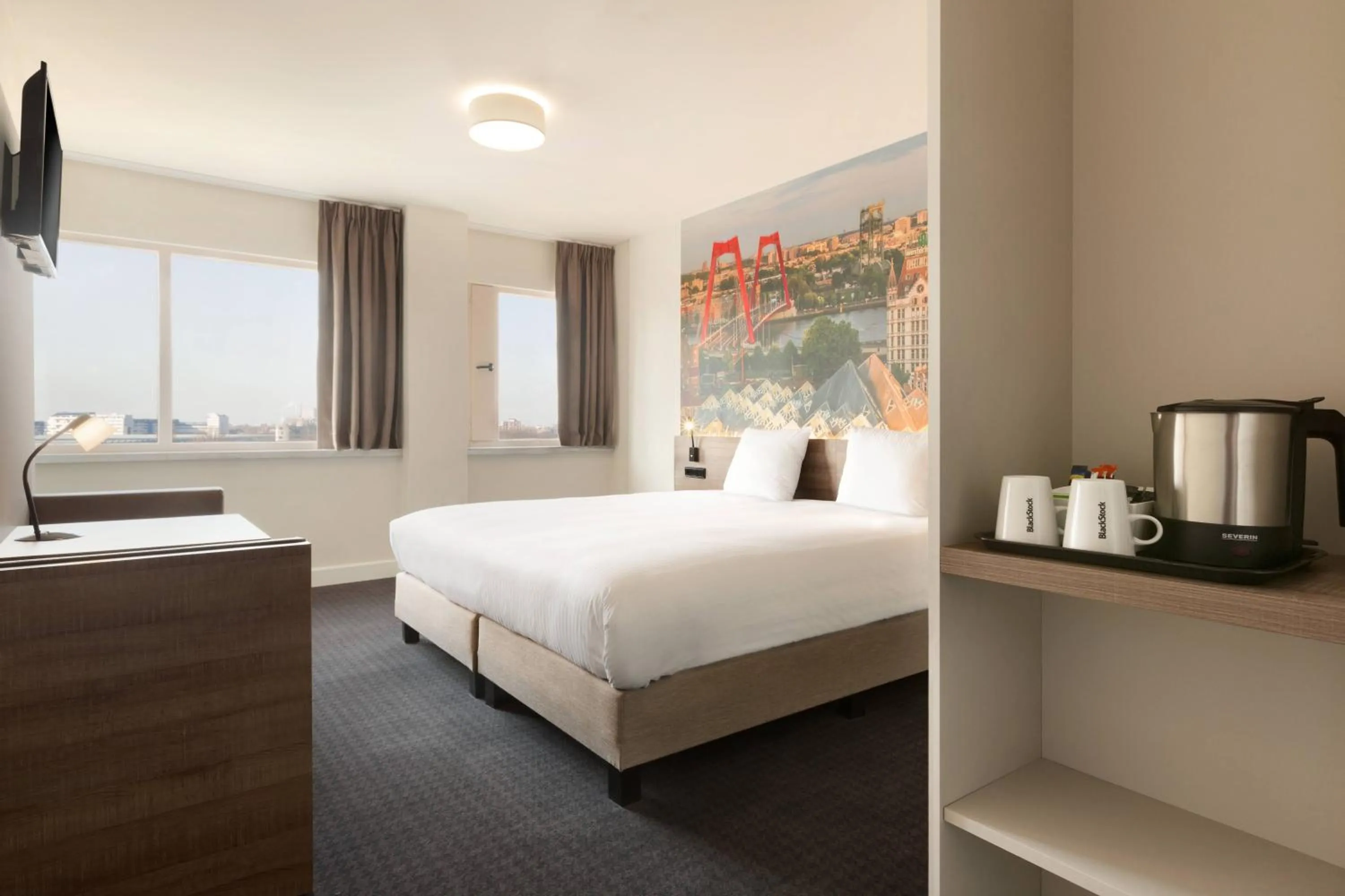 Bed in Rotterdam Teleport Hotel