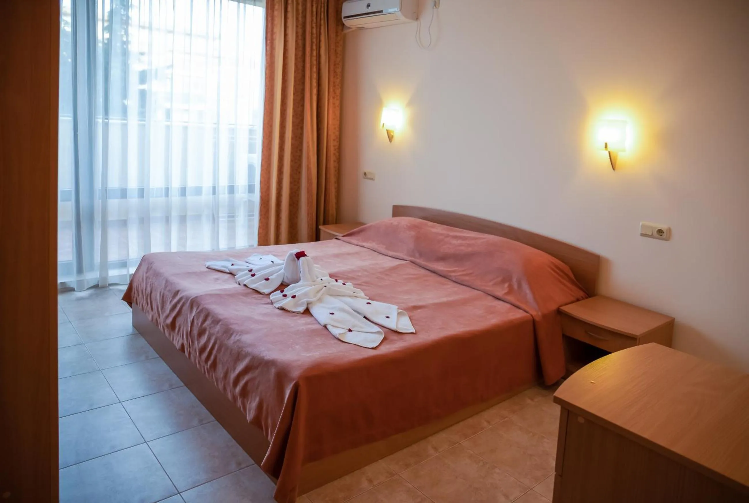 Bed in Apartment Tourist Complex Rose Village