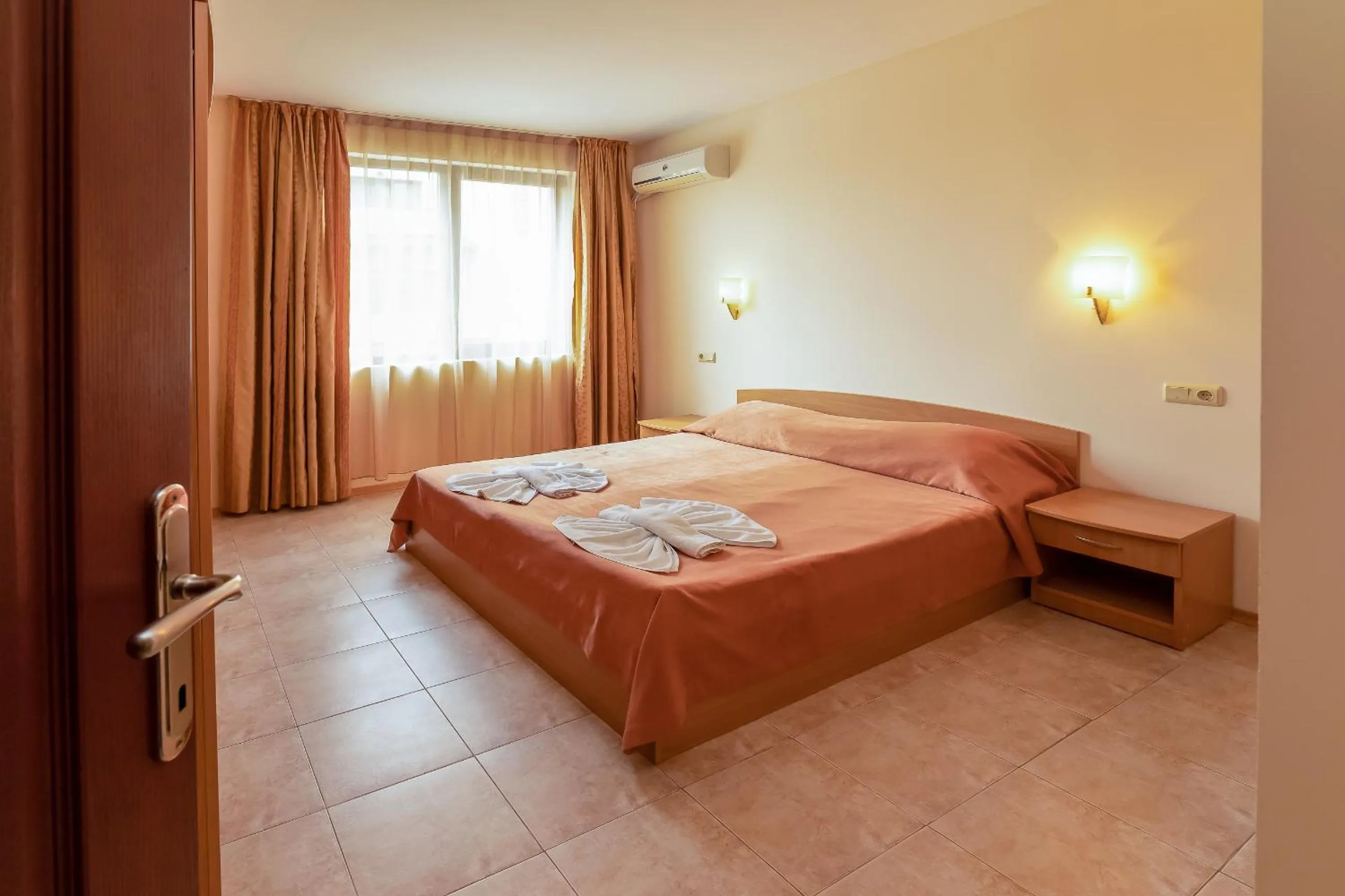 Bed in Apartment Tourist Complex Rose Village