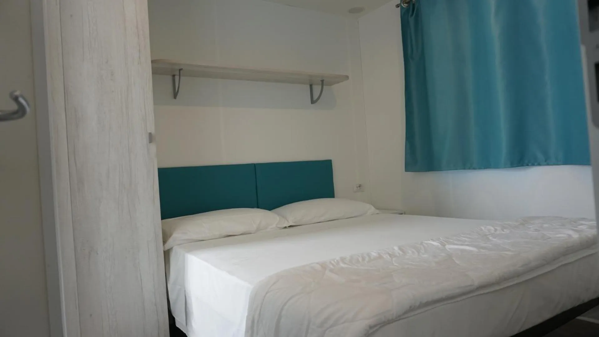 Photo of the whole room, Bed in Club del Sole Vigna sul Mar Family Collection