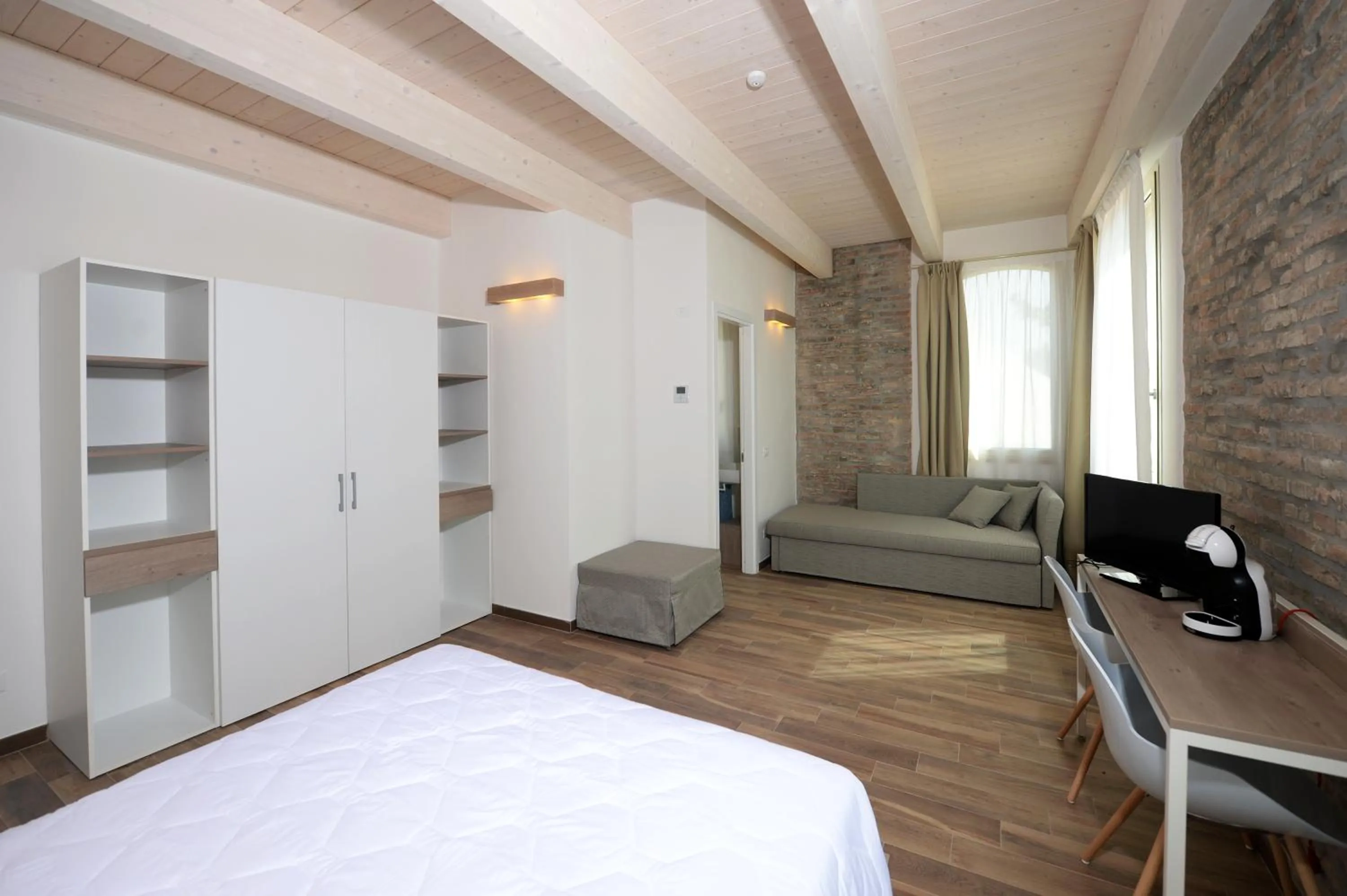 Photo of the whole room, Bed in Club del Sole Vigna sul Mar Family Collection