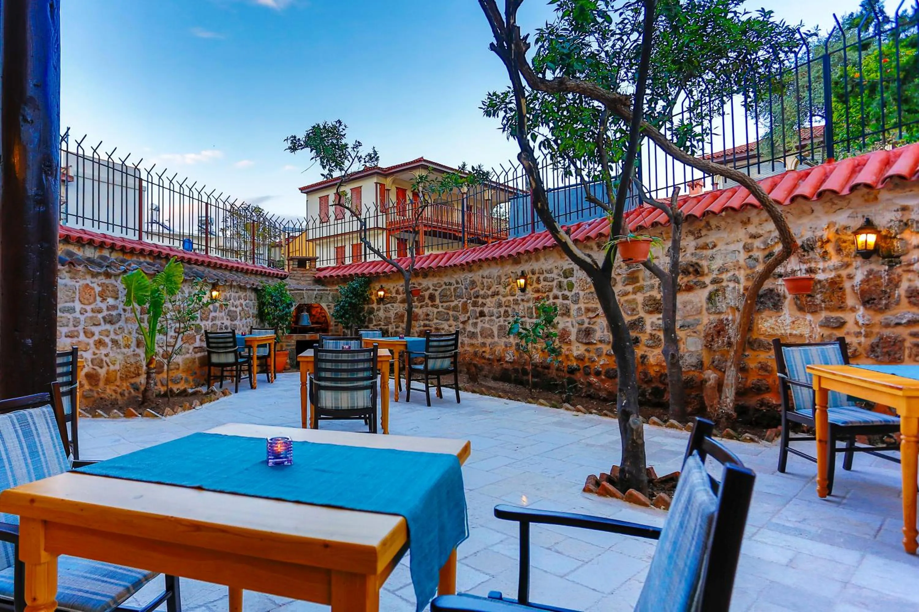 Patio in Atelya Art Hotel