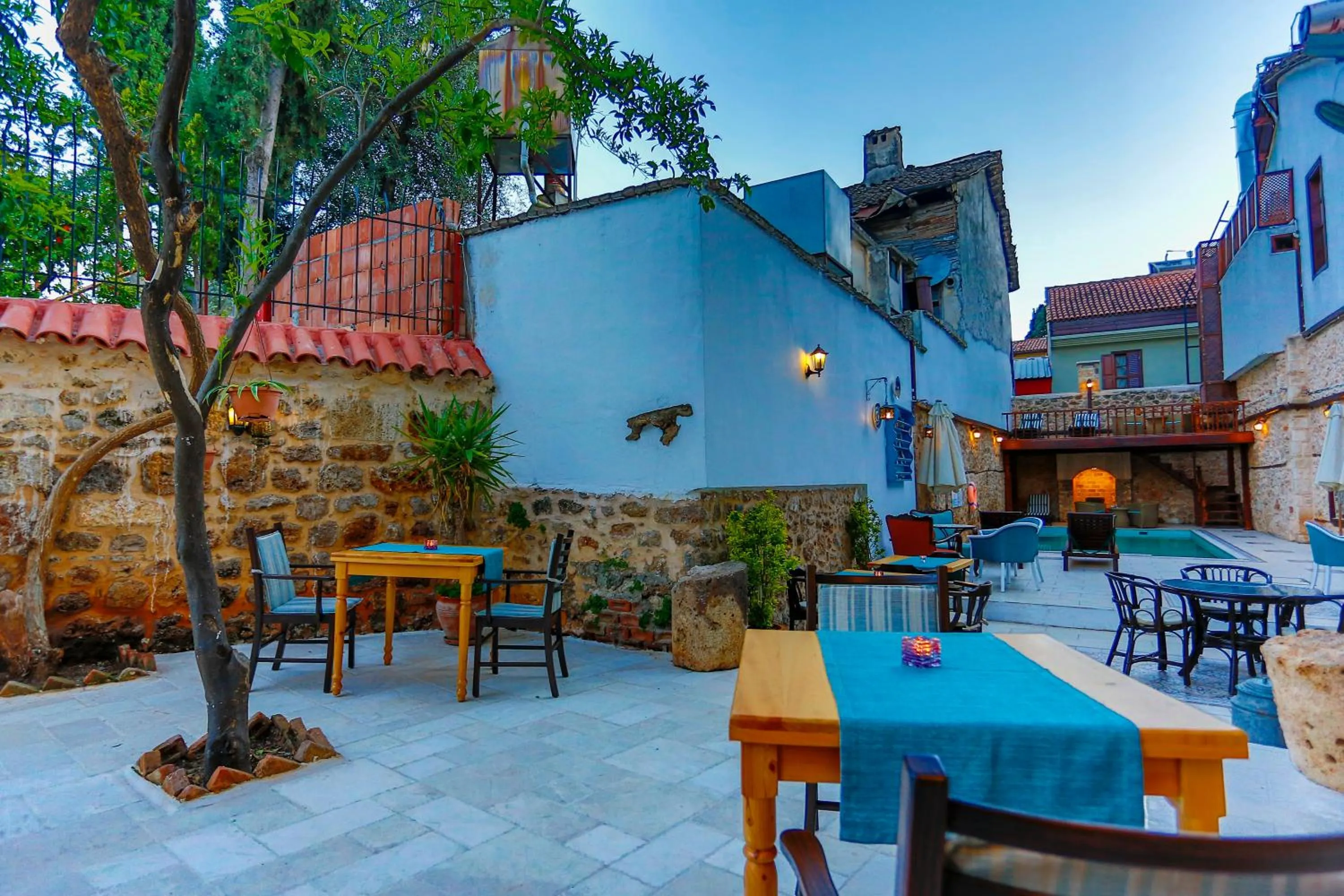 Patio in Atelya Art Hotel