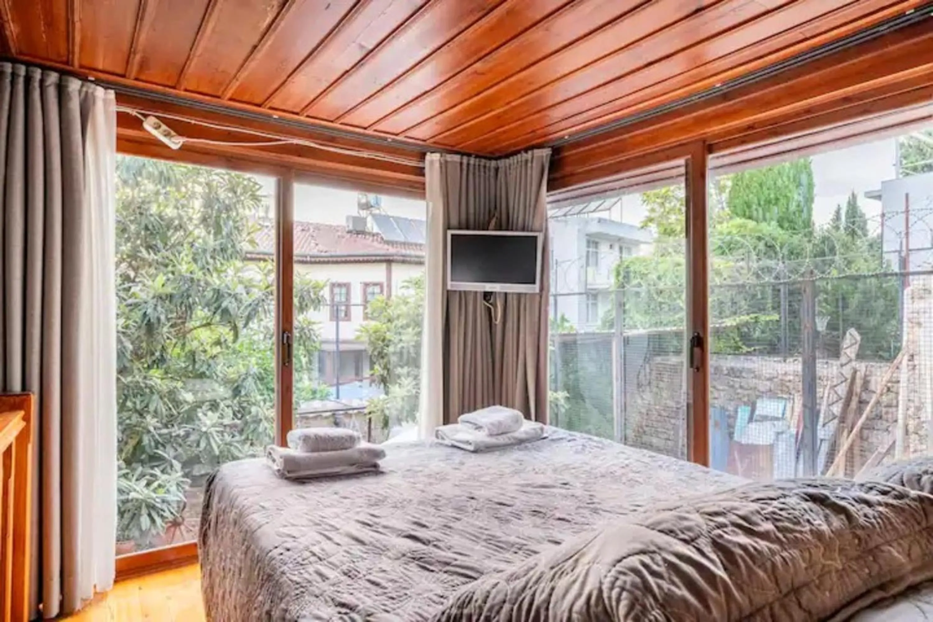 Photo of the whole room, Bed in Atelya Art Hotel