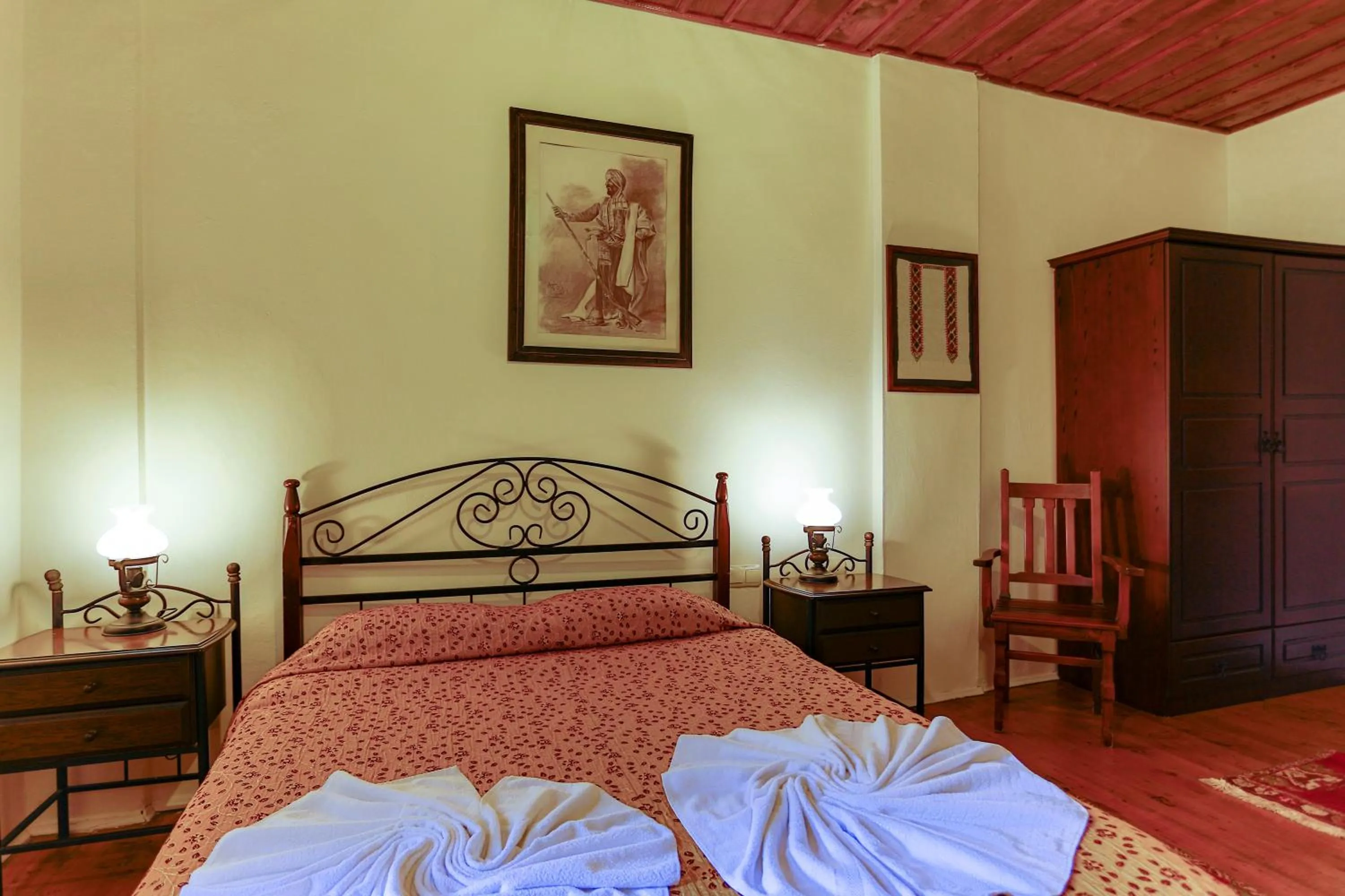 Bed in Atelya Art Hotel