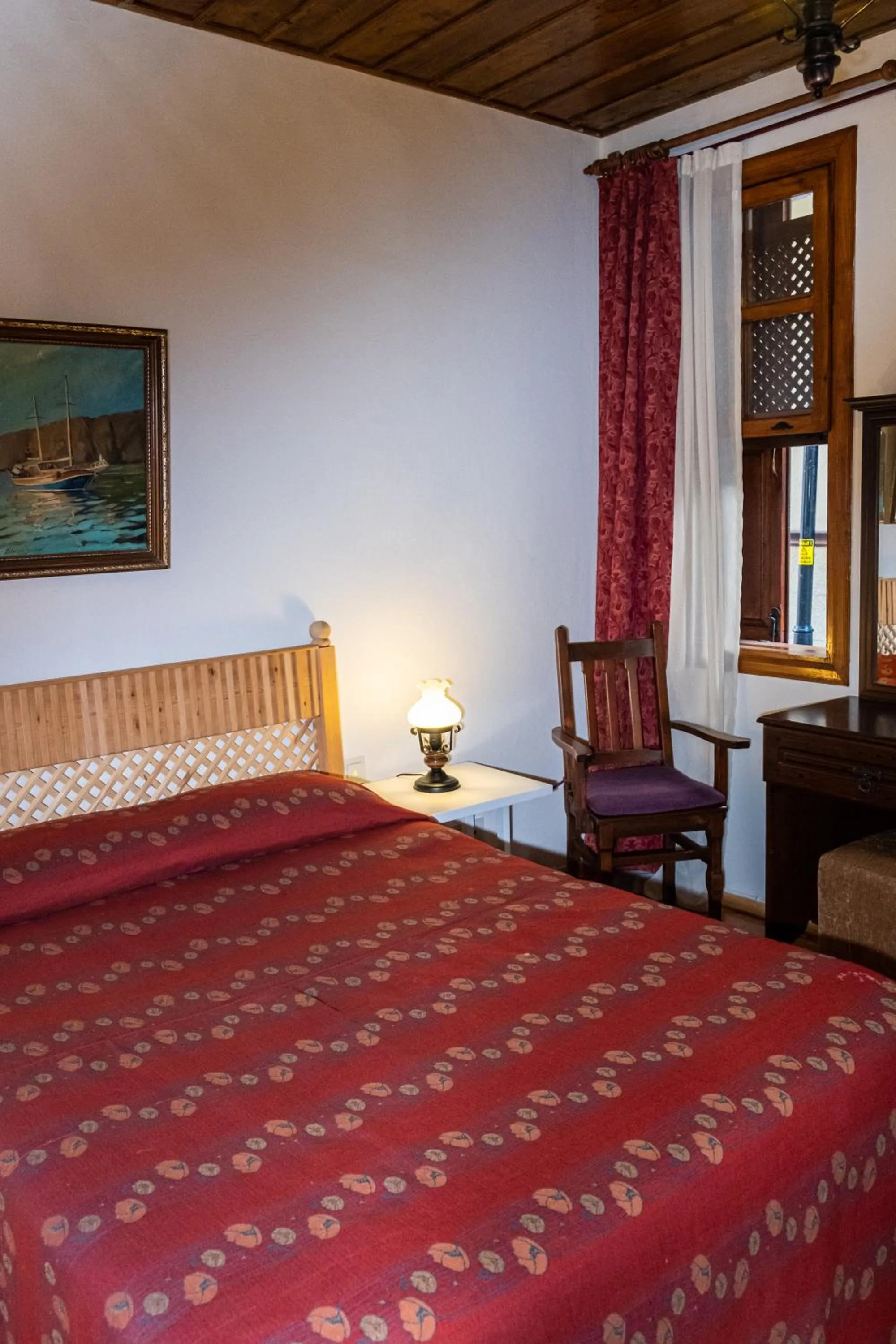 Bed in Atelya Art Hotel