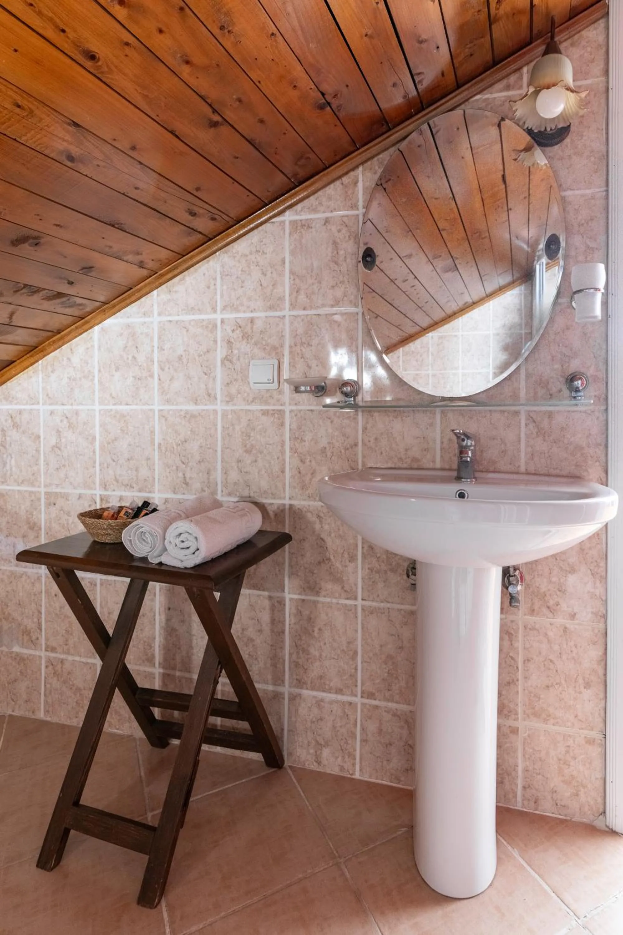 Bathroom in Atelya Art Hotel
