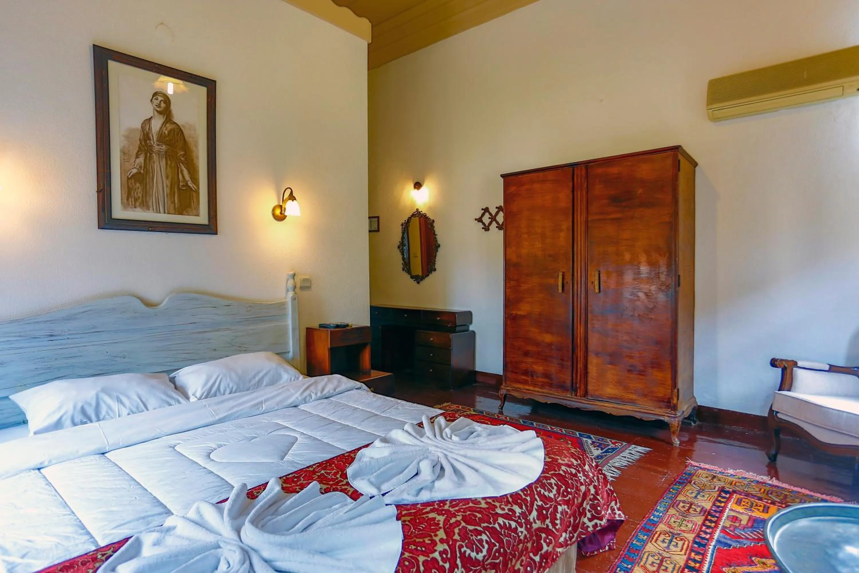 Bed in Atelya Art Hotel