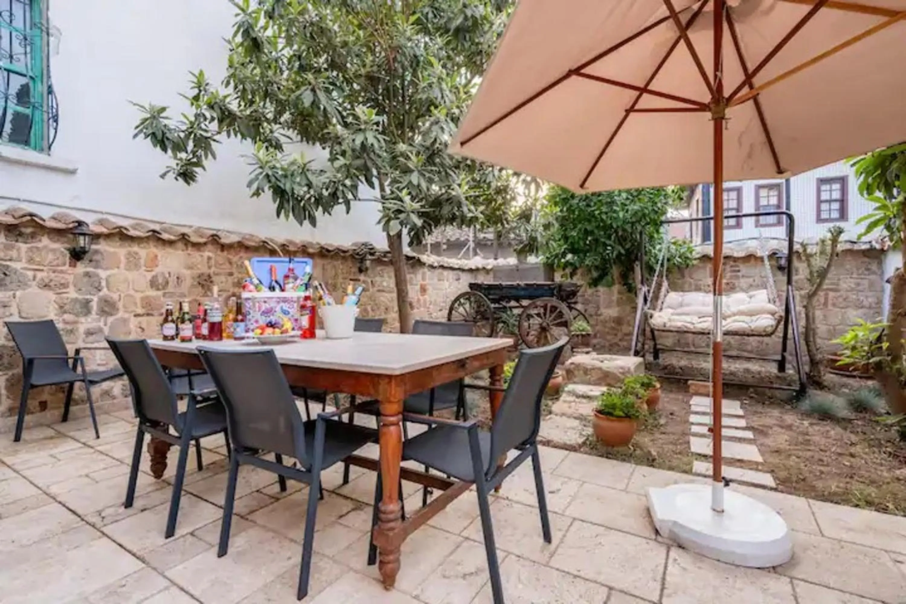 Patio in Atelya Art Hotel