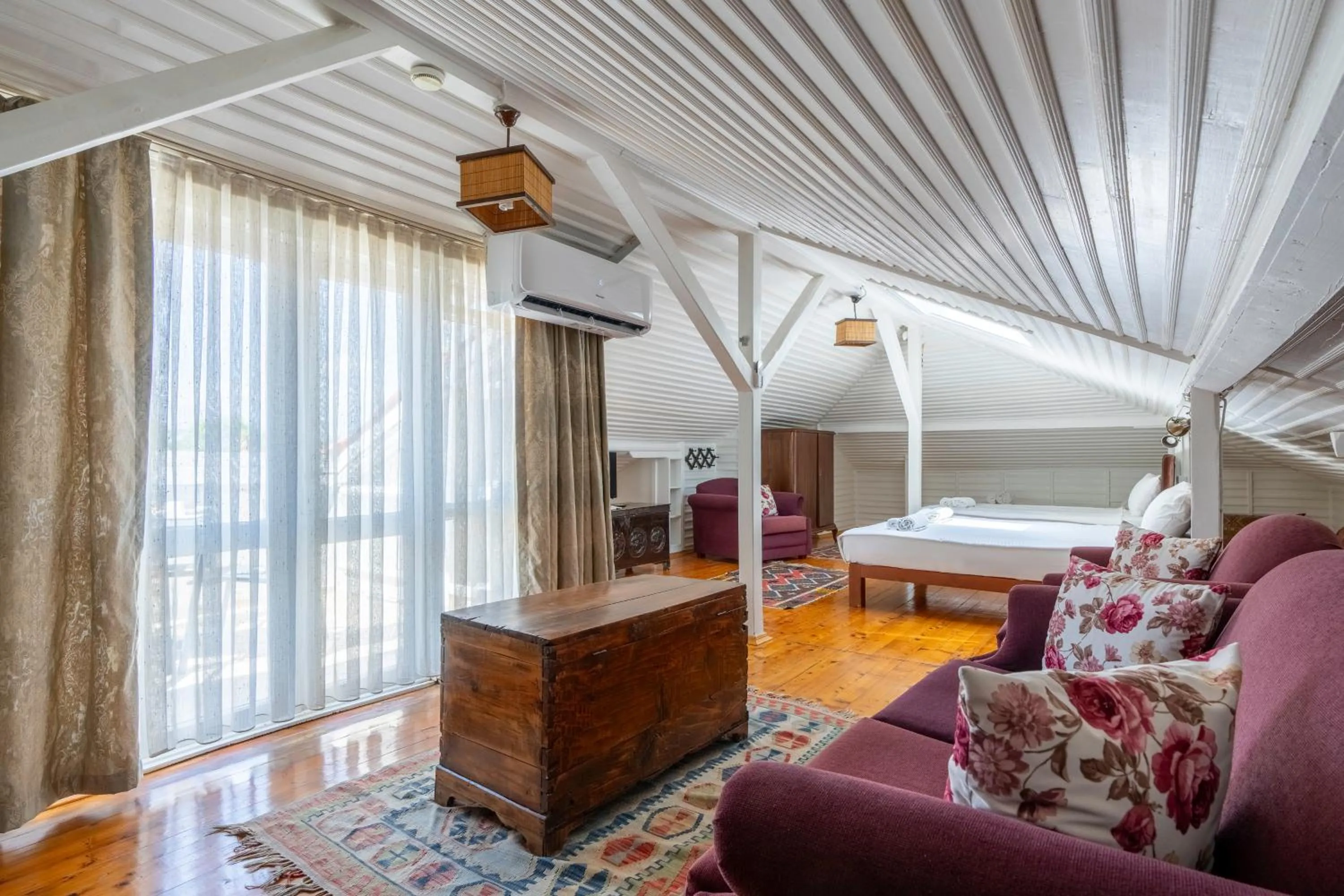 Photo of the whole room, Bed in Atelya Art Hotel