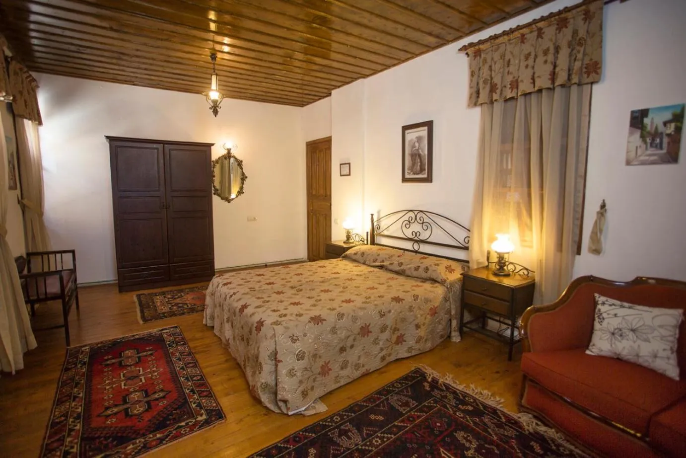 Bed in Atelya Art Hotel