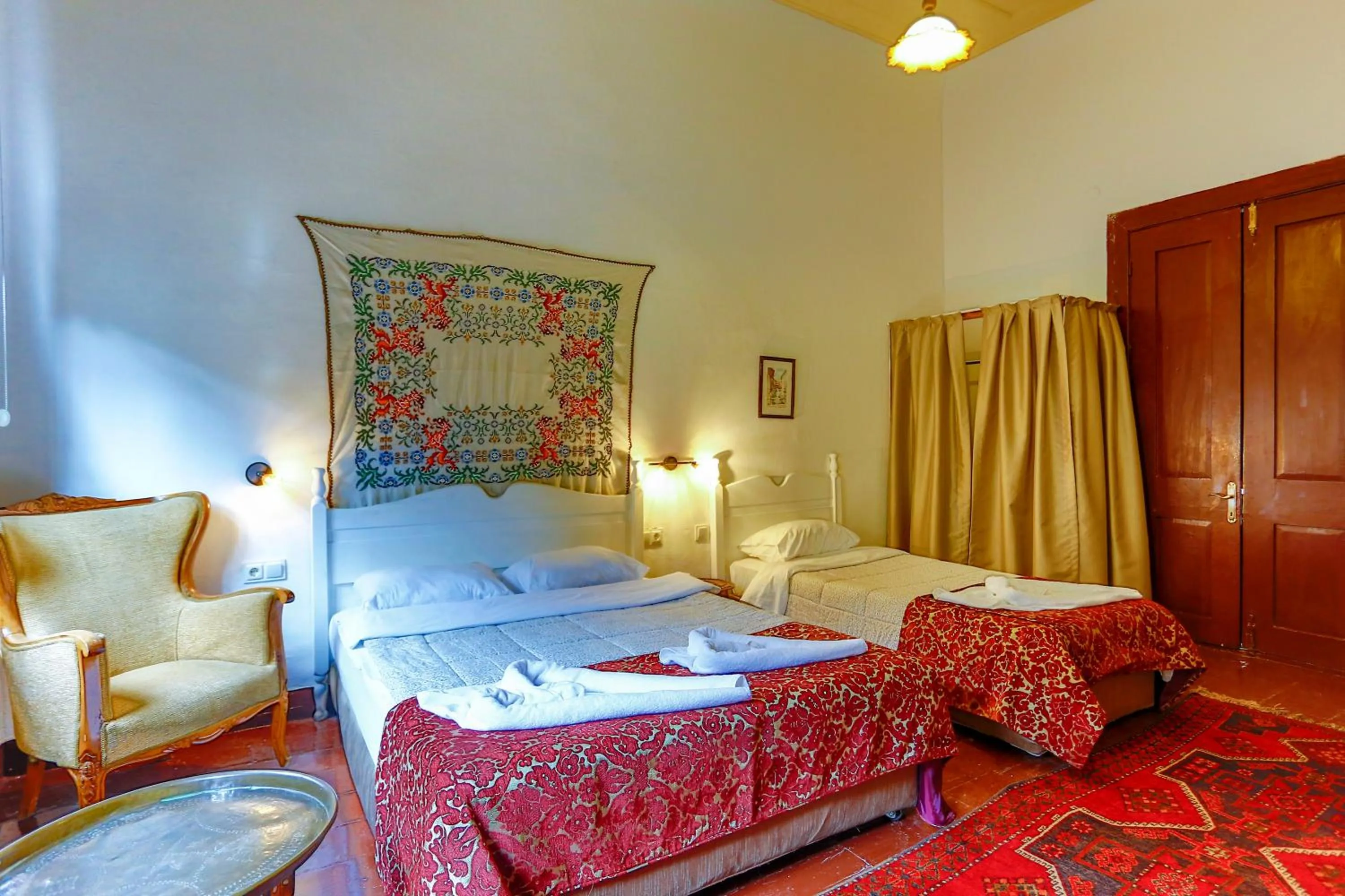 Bed in Atelya Art Hotel