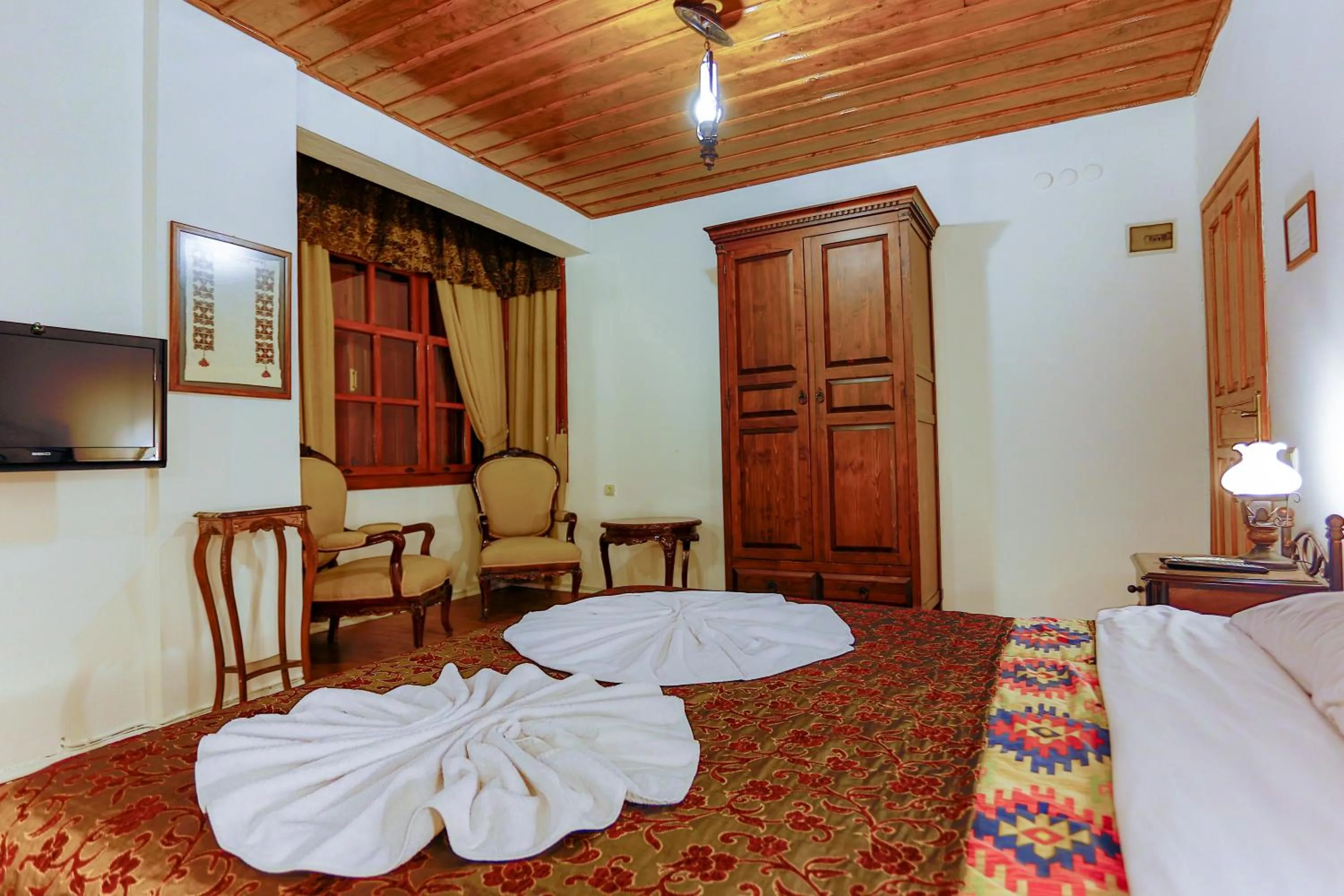 TV and multimedia, Bed in Atelya Art Hotel